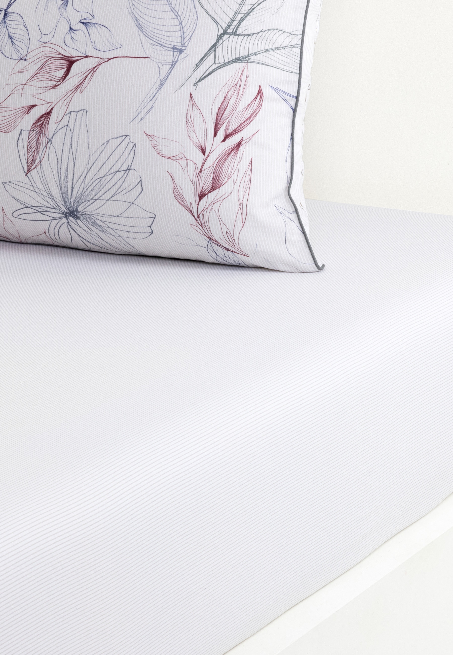 Lacoste Wendebettwäsche »LSKETCH« 2 tlg. ab Grösse 135x200 cm, PREMIUM, 100% Baumwolle, Blumen, Wende: Streifen