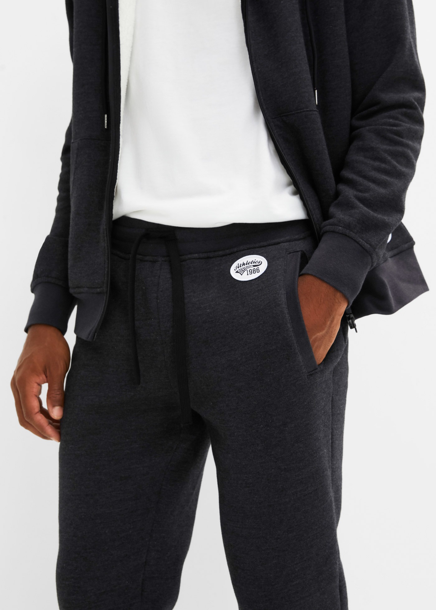 bonprix Pantalon sweat  aus Baumwolle, Polyester und Elasthan, mit Teddyfutter, Regular Fit