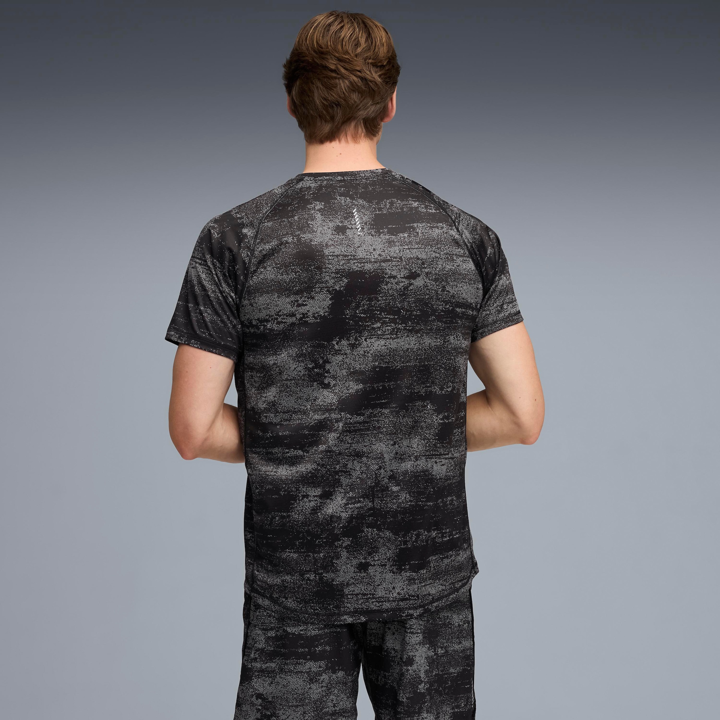 PUMA T-shirt de course »M RUN VELOCITY AOP TEE« coupe slim fit, manches courtes, pour entraînement, avec application imprimée