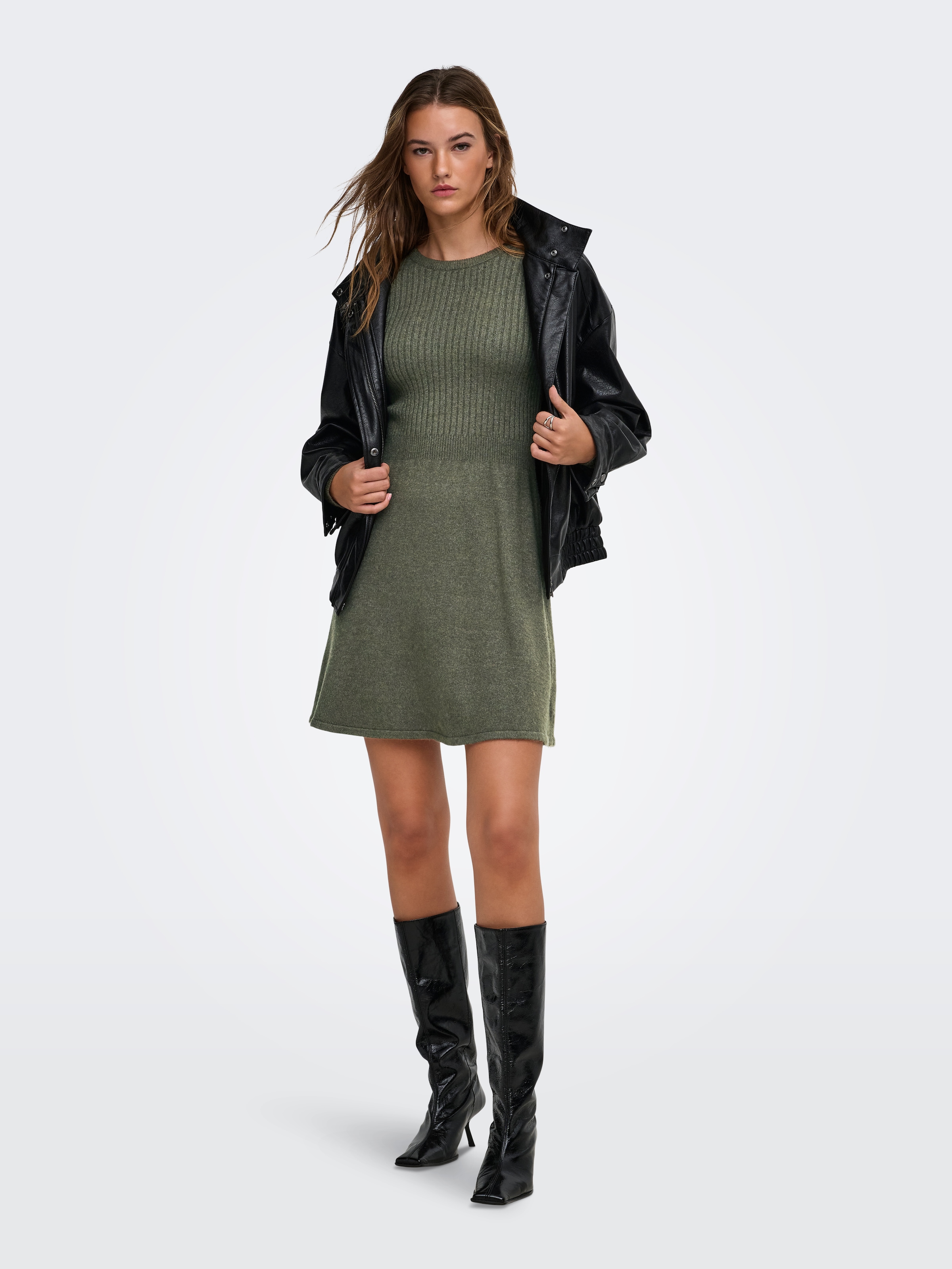 ONLY Robe en tricot »ONLFIA LS FIT FLARE ONEC DRESS CS KNT« Mélange de viscose, coupe normale