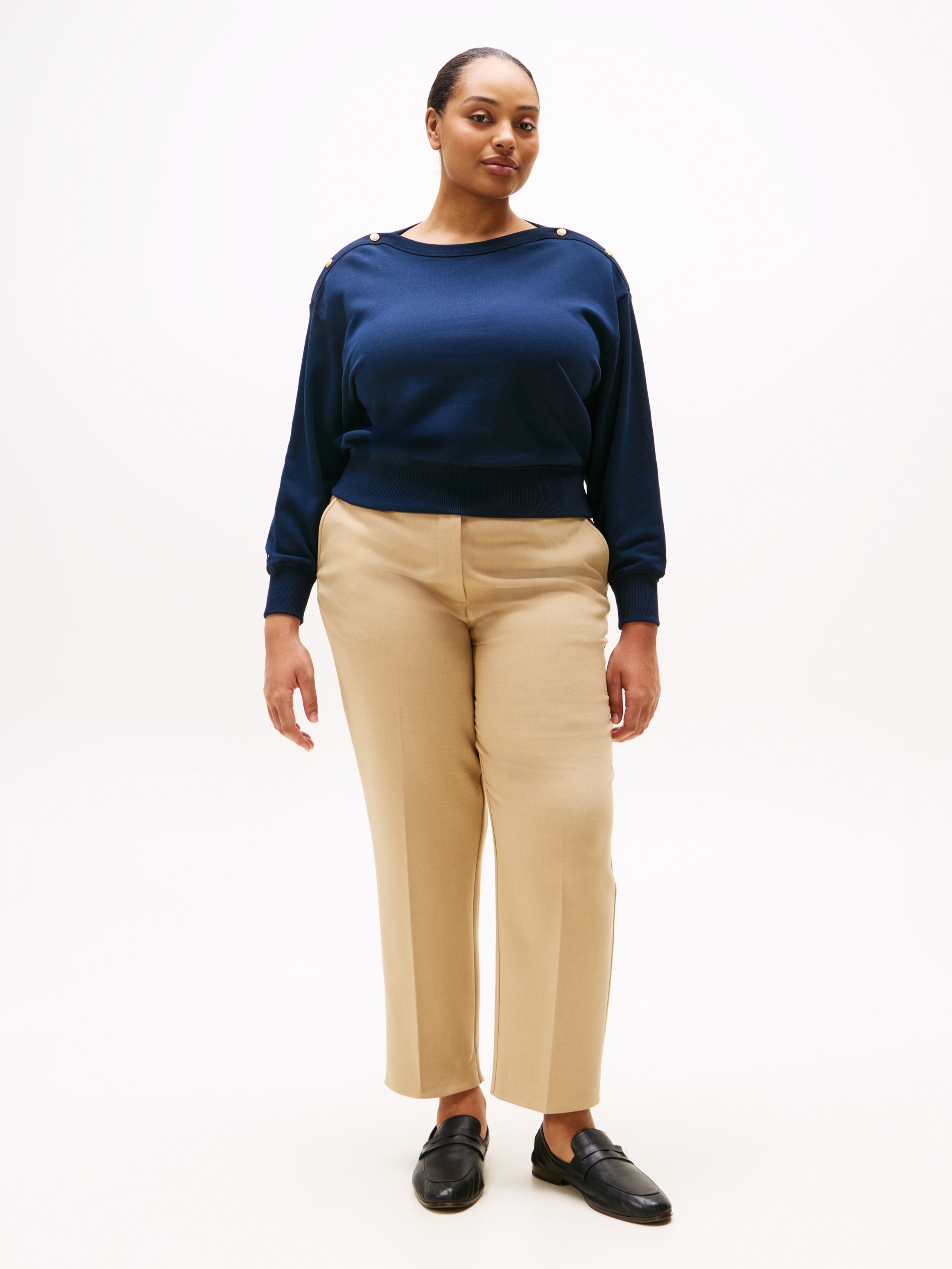 Tommy Hilfiger Curve Sweatshirt »CRV GOLD BTN BOAT-NK SWTSHRT«, in Grossen Grössen, mit goldfarbenem Knopf, U-Boot Ausschnitt
