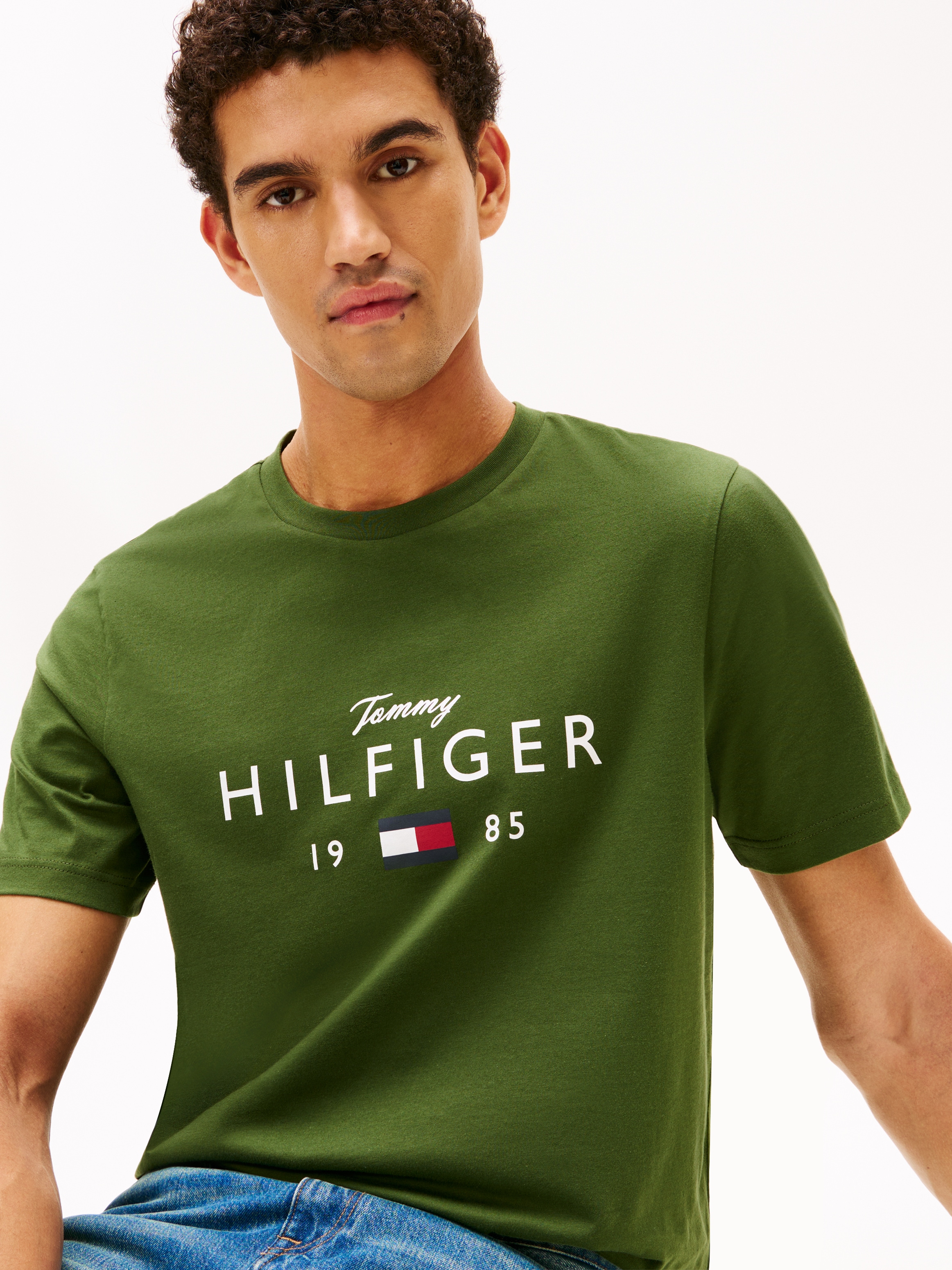 Tommy Hilfiger T-shirt »BRAND LOVE BIG HILFIGER« regular fit, Rundhals, Jersey, mit Logo-Grafik