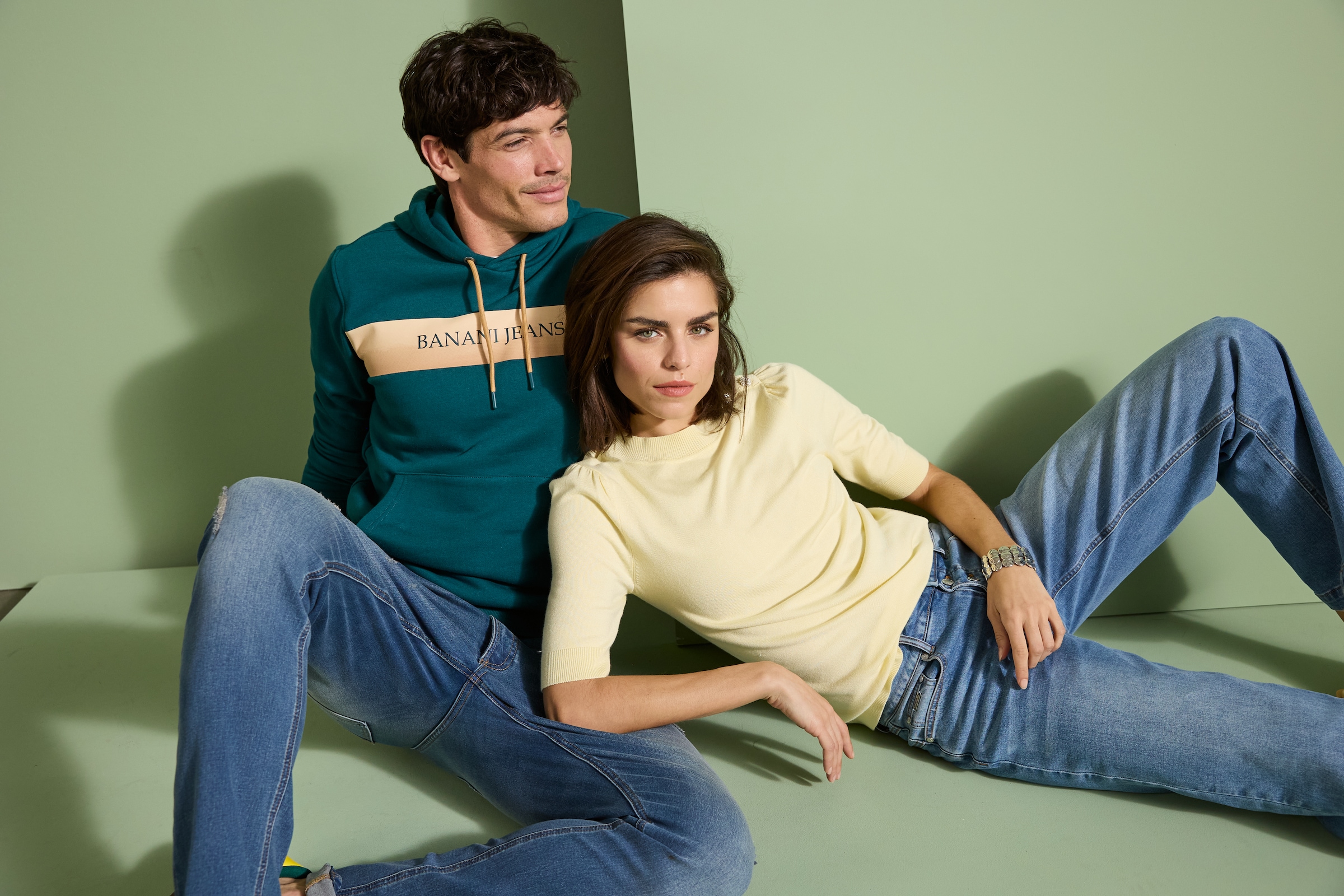 Bruno Banani Sweat à capuche , mit Kapuze und Kordelzügen, mit Kängurutasche, schmale Passform
