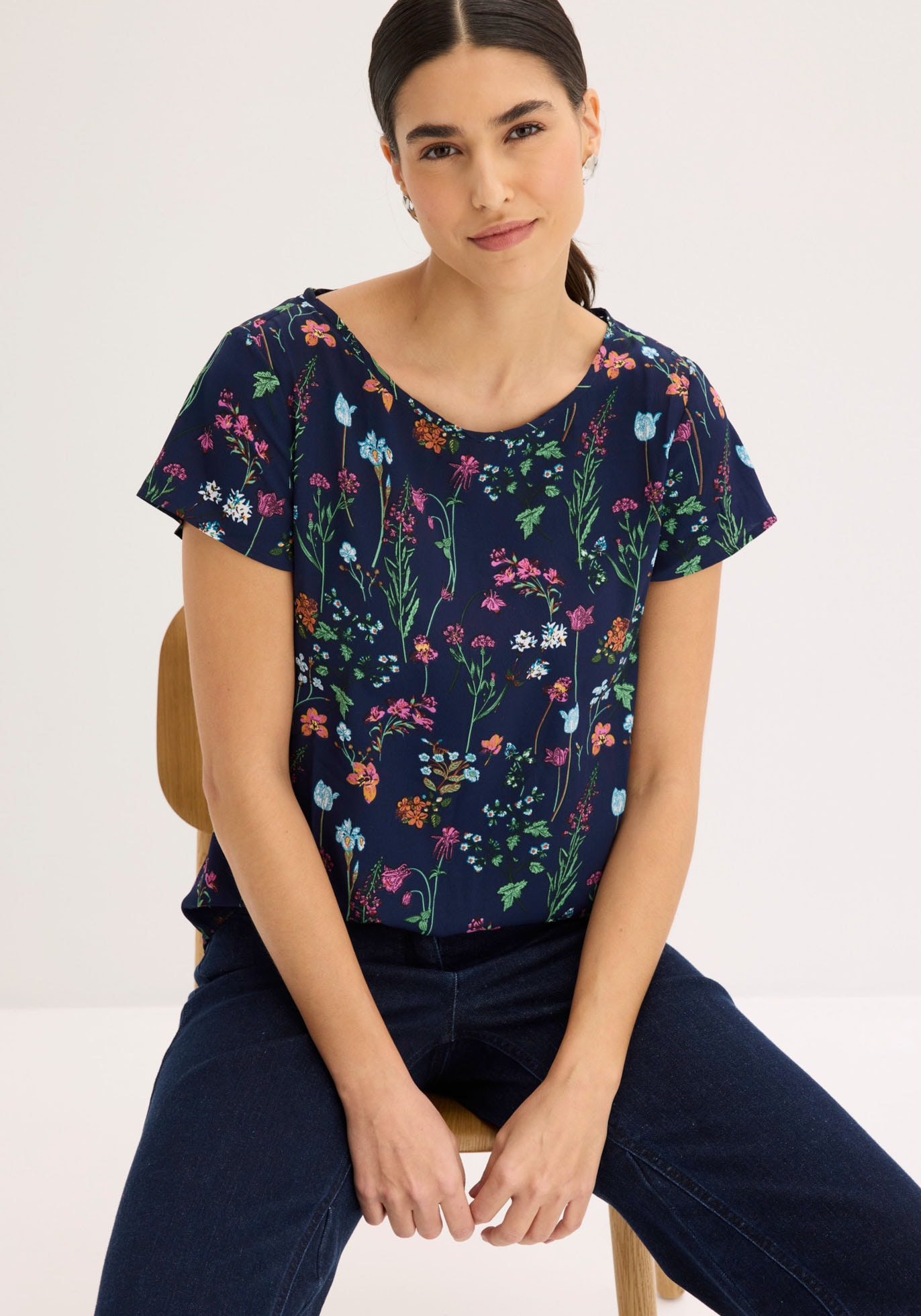 bonprix Shirtbluse figurumspielende Passform, abgerundeter, hinten etwas längerer Saum