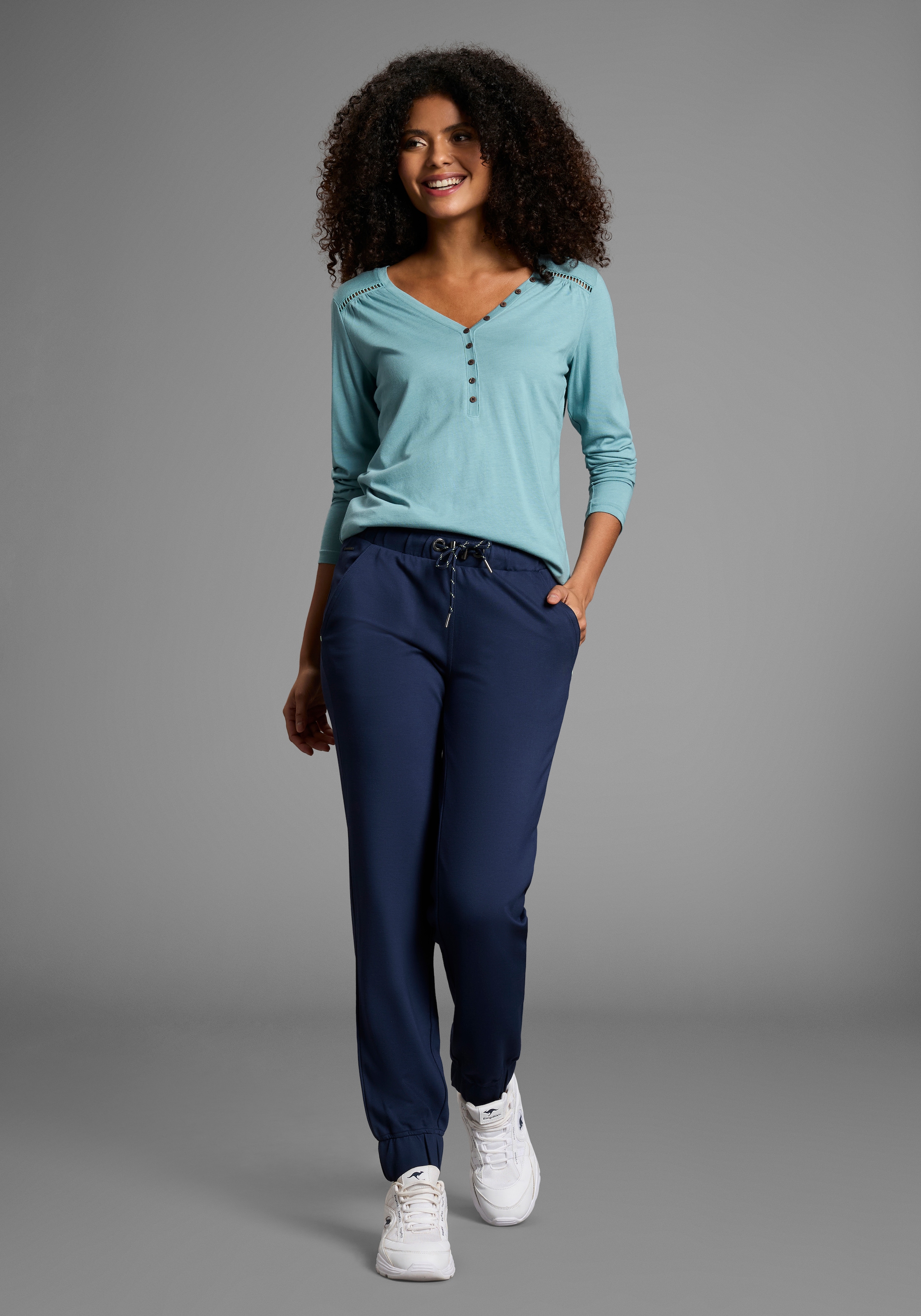 KangaROOS Langarmshirt mit Knopfleiste und süssen Details