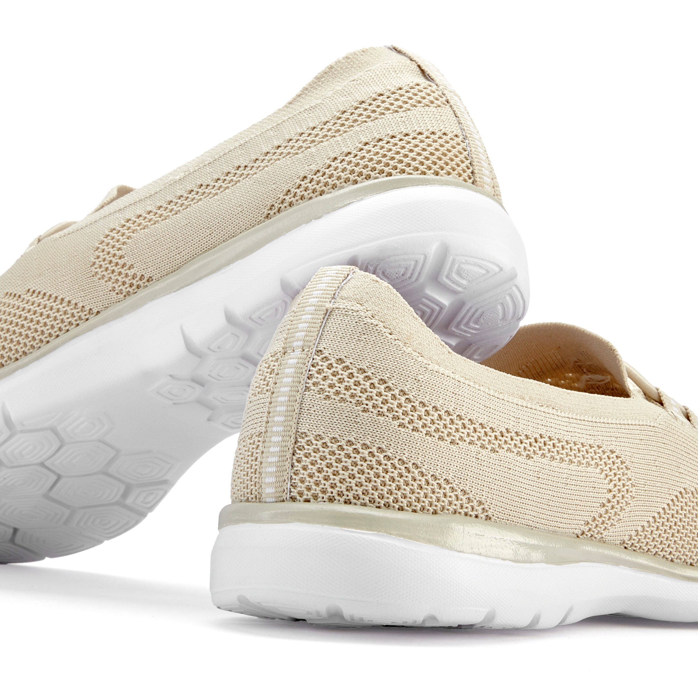LASCANA Sneakers »Slipper, Halbschuh, Slip-On-Sneaker,«  en matériau textile léger VEGAN
