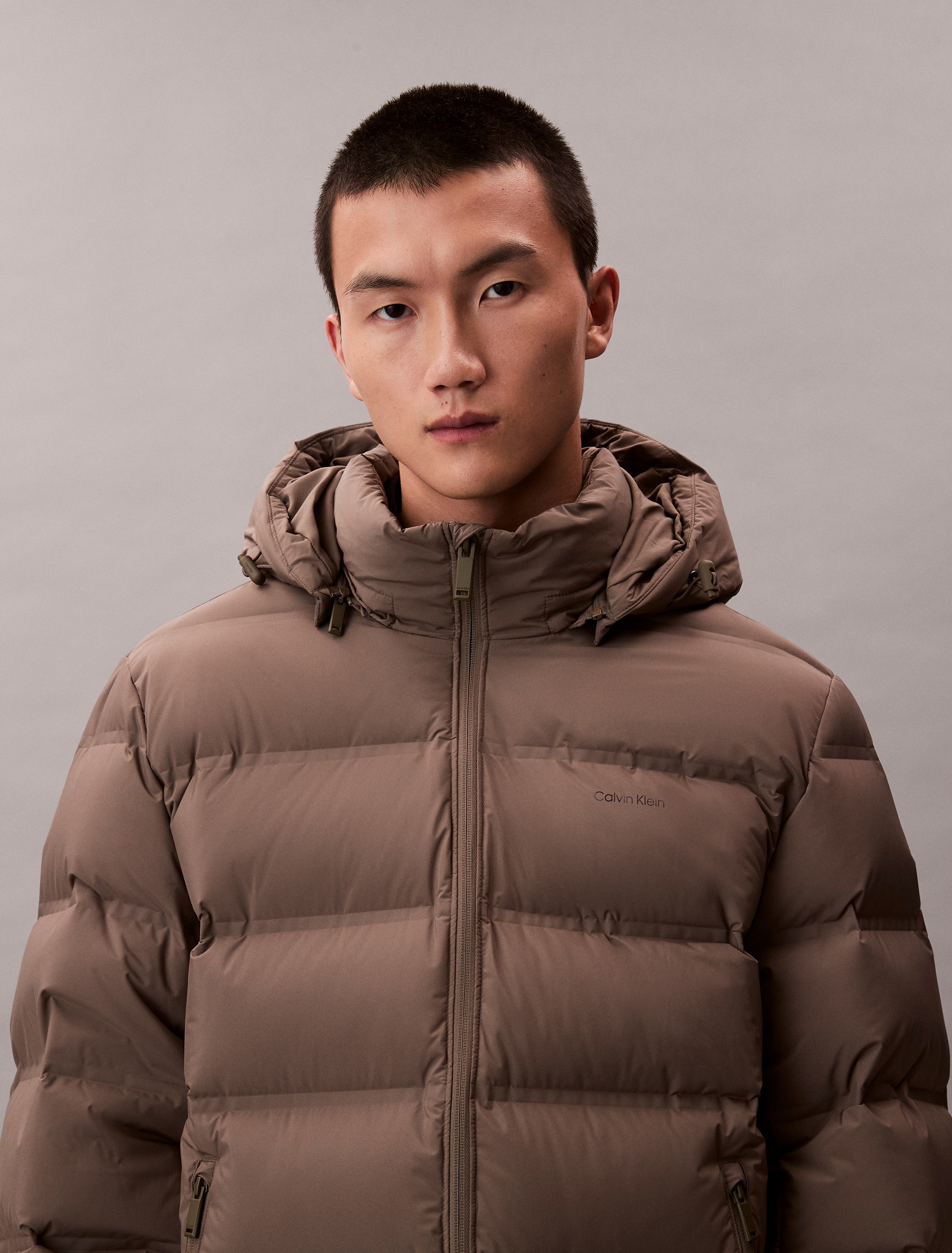 Calvin Klein Veste matelassée »LS QUILTED BONDED CHANNEL HD PUF« sans capuche avec col rond, coupe regular fit