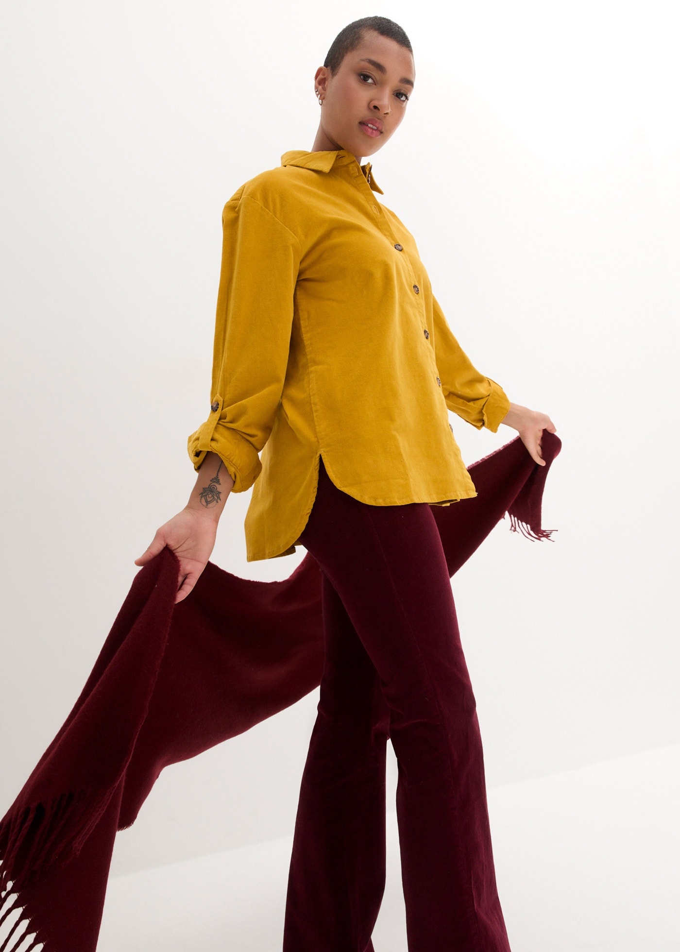 bonprix Langarmbluse »Cord-Hemd mit Seitenschlitz« Cord-Hemd mit Seitenschlitz