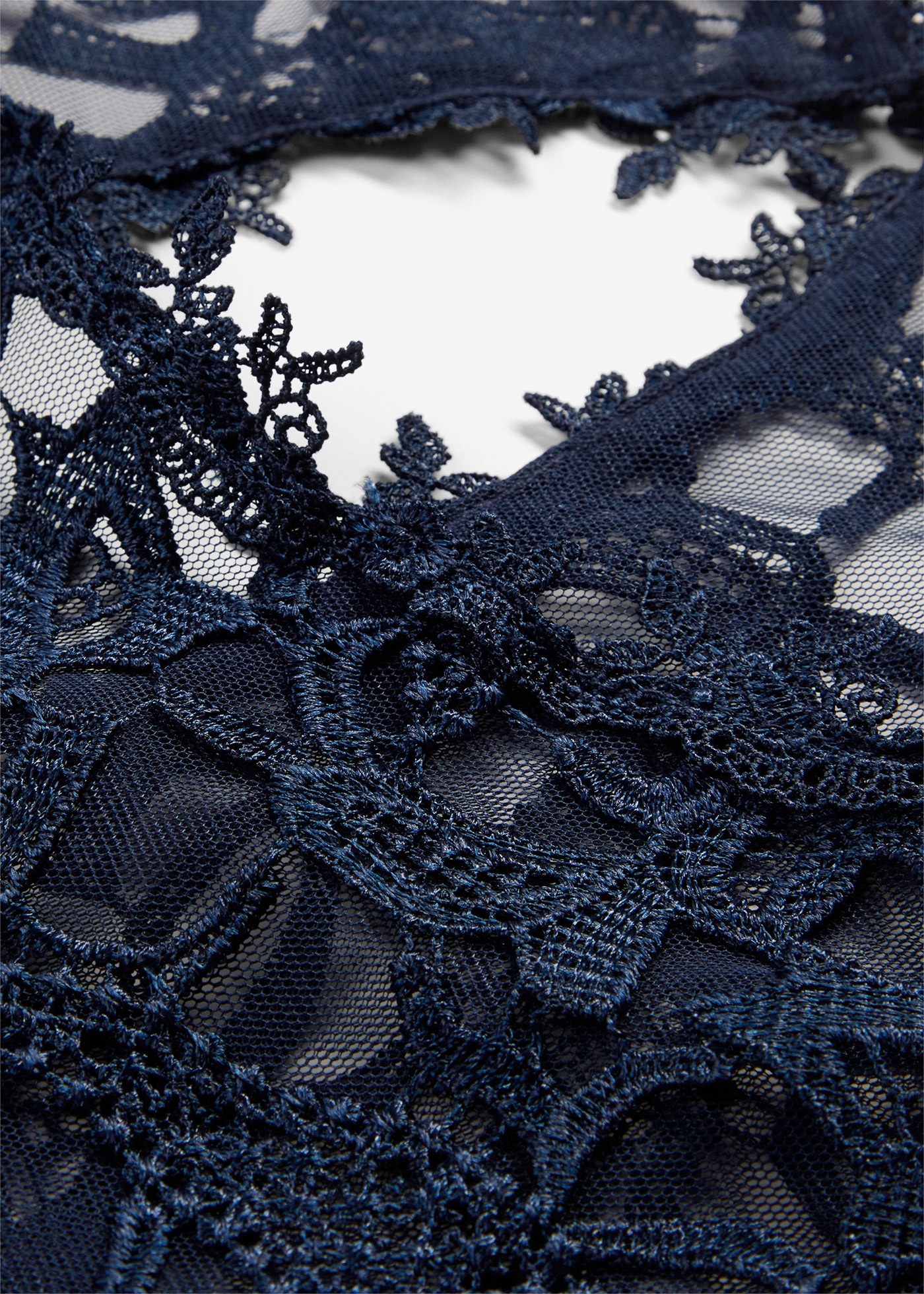 bonprix Minikleid »Minikleid mit Spitze« 1 tlg. für besondere Anlässe, aus Polyester, taillierte Passform