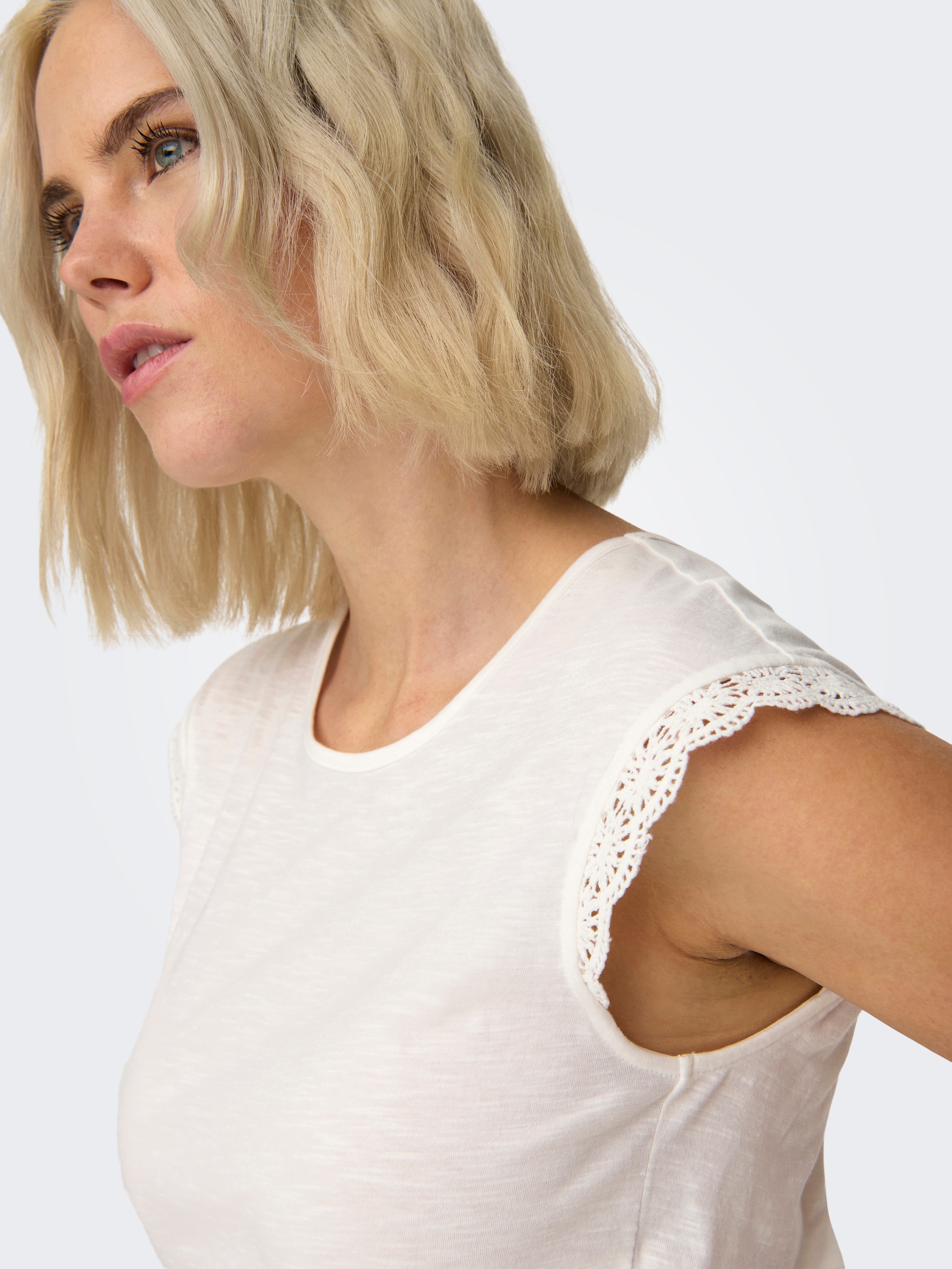 JDY »JDYSALVA LIFE S/L CROCHET TOP JRS«