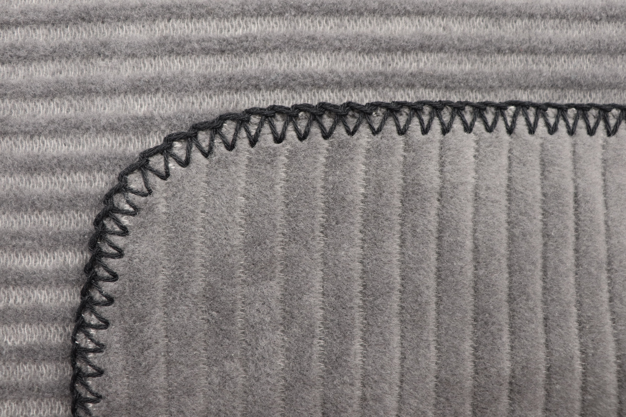 Biederlack Couverture d'intérieur »Feel Cord« mit schöner Hoch-Tief-Struktur