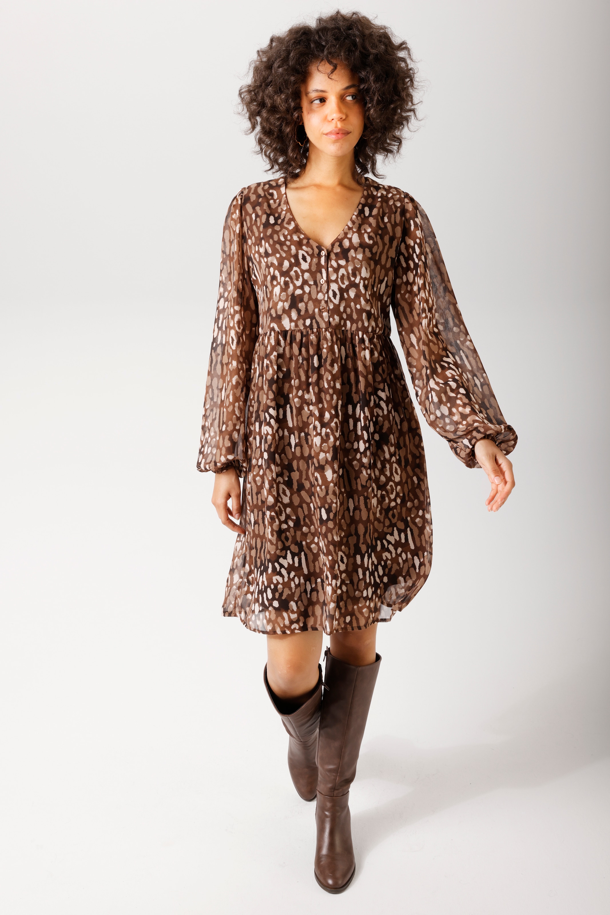 Aniston CASUAL Robe chemisier avec imprimé animalier harmonieux en couleurs - NOUVELLE COLLECTION