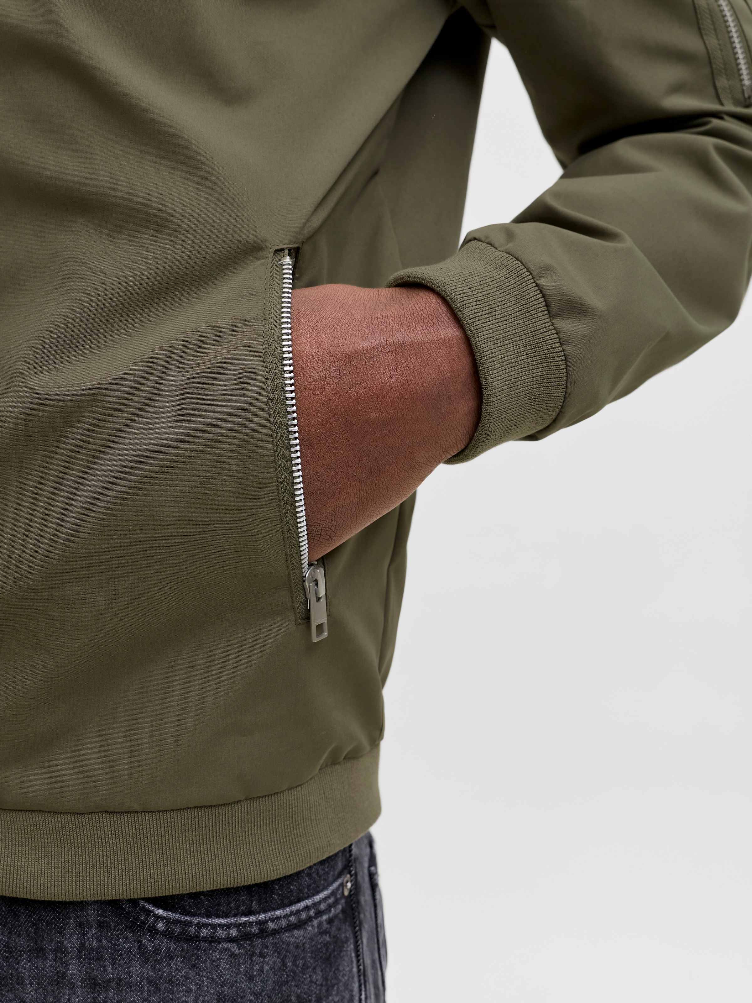 Jack & Jones Blouson »JJERUSH mit Stehkragen und Reissverschlusstaschen« ohne Kapuze unifarben, modisch, regular fit, Polyester