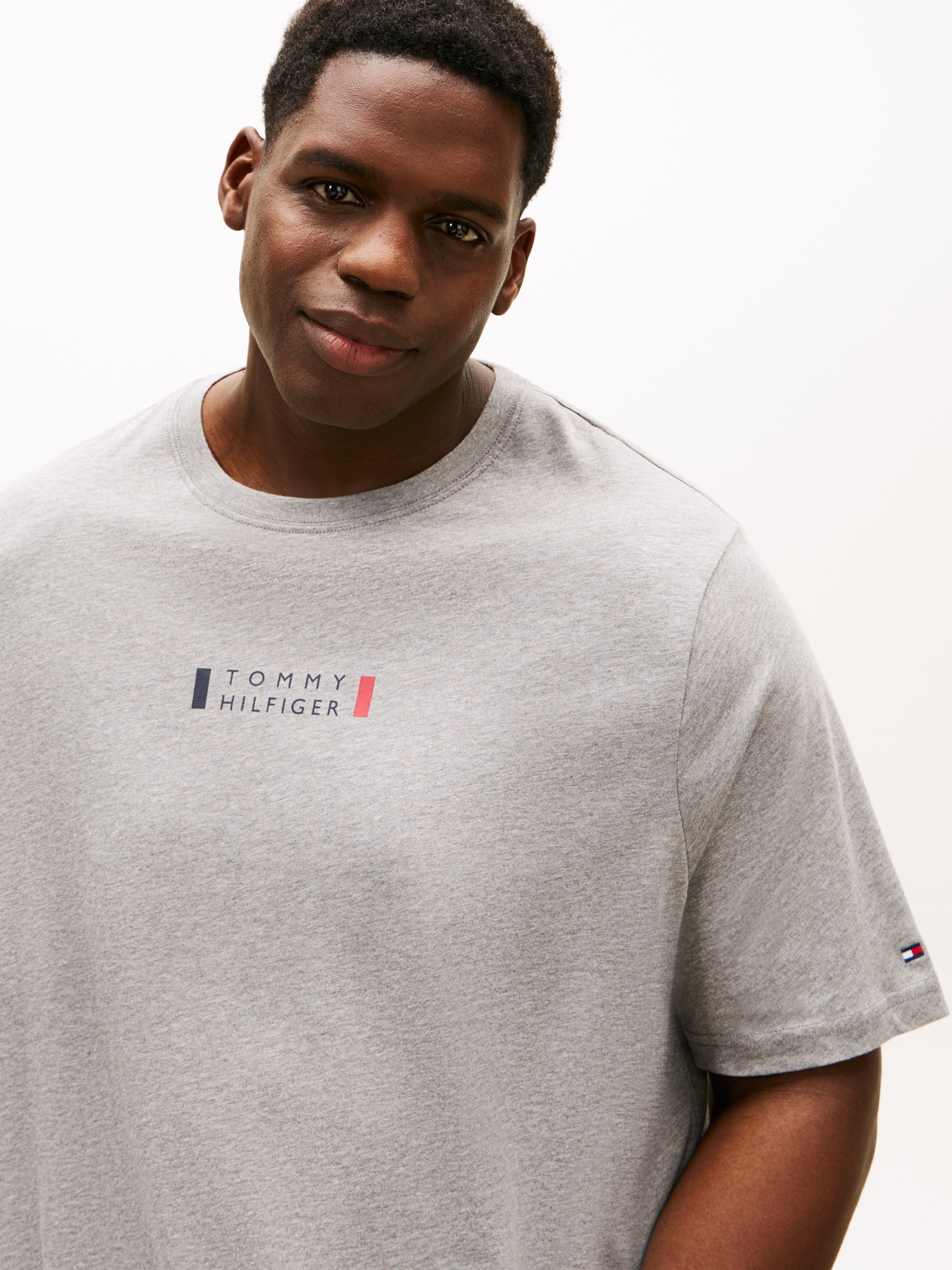 Tommy Hilfiger Big & Tall T-Shirt »BT-BRAND LOVE SMALL CENTER« Grosse Grössen, Rundhals, kleiner Logoprint