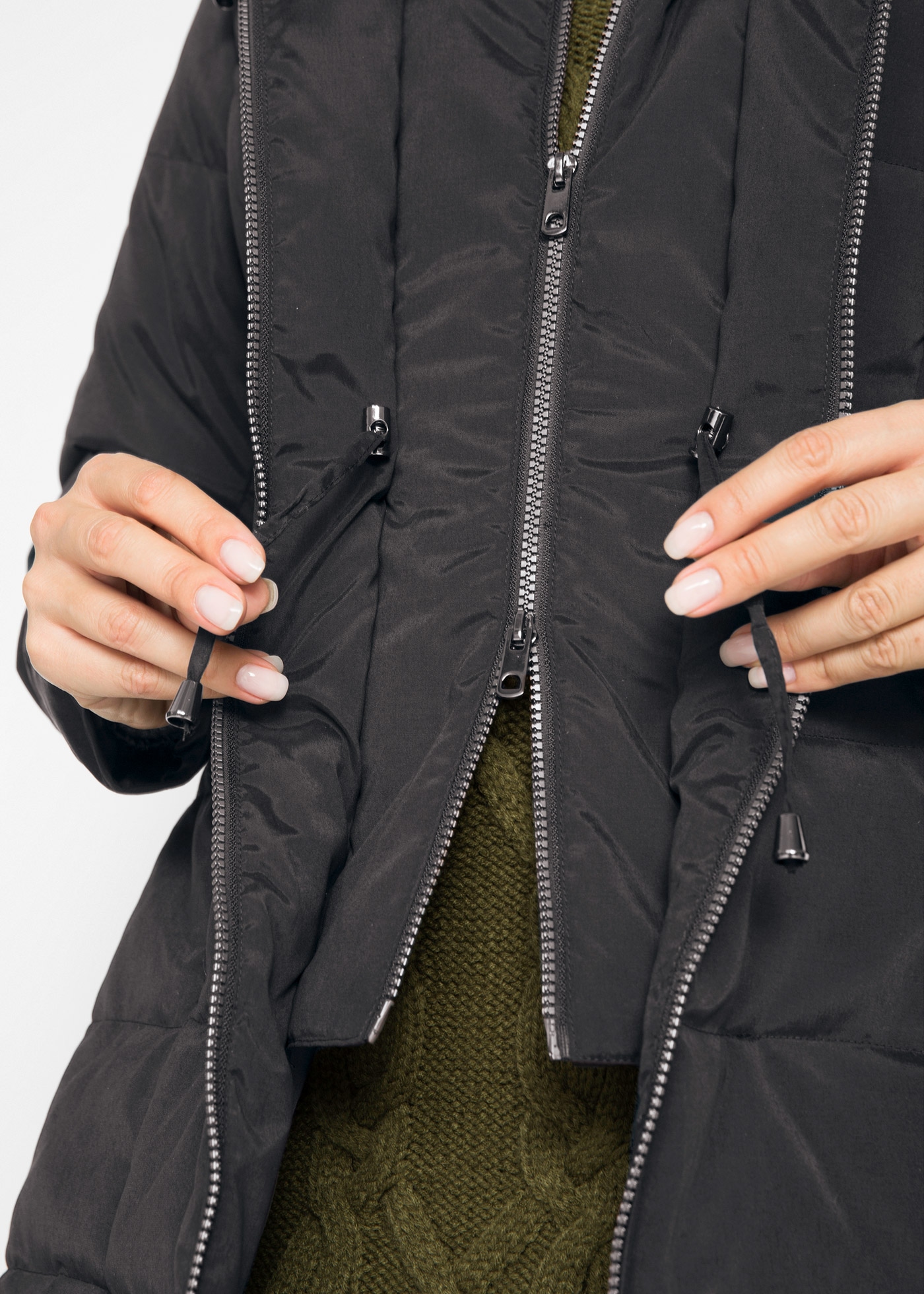 bonprix Veste matelassée »Steppjacke mit Kapuze, gefüttert« avec capuche Coupe régulière, avec capuche amovible à fausse fourrure