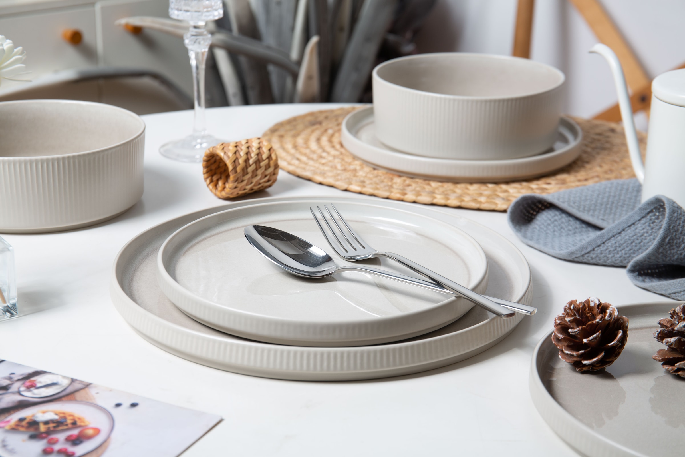 GOODproduct Geschirr-Set »Ylvii, aussen matt, innen reaktiv glasiert« spülmaschinenfest und mikrowellengeeignet