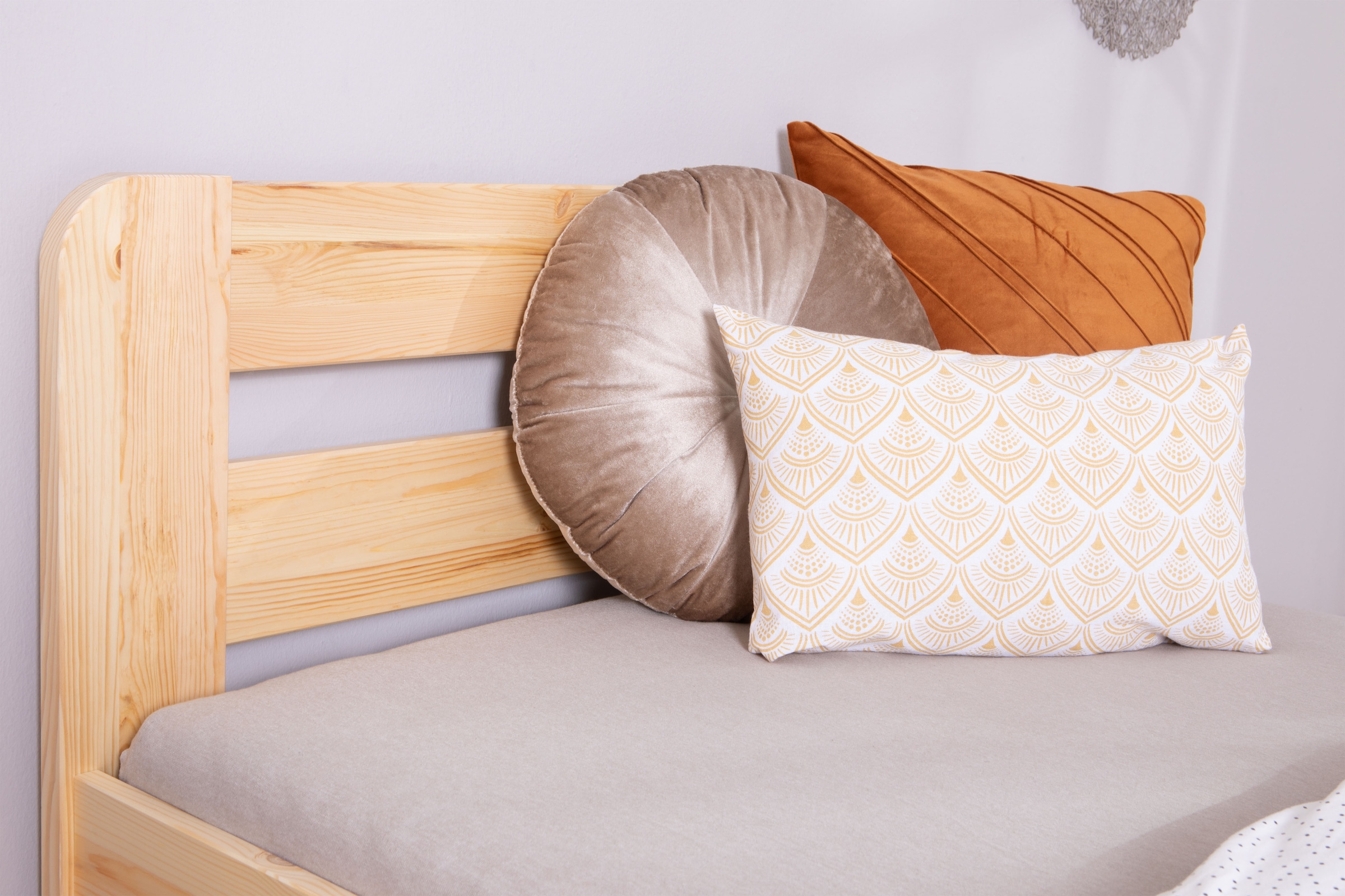 Ticaa Massivholzbett »"Bert", FSC®-zertifiziert (Kiefer), Jugendbett, mit Lattenrost« 90x200cm, 100x200cm, 140x200cm,  ideal für das Kinder- und Jugendzimmer, Massivholz