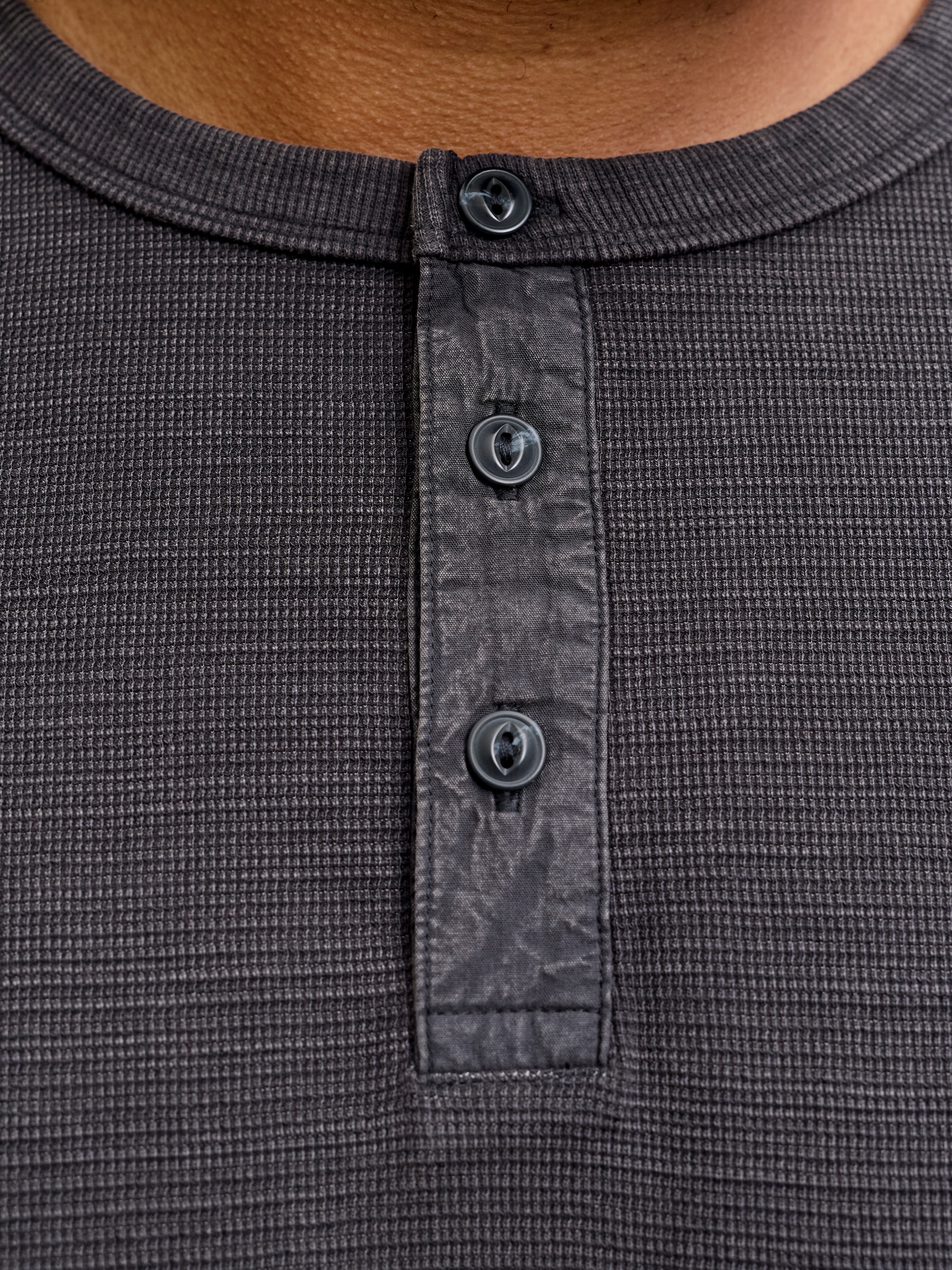 Jack & Jones PlusSize T-shirt à manches longues »JPRBLUAARON LS HENLEY TEE PLS« mélange coton, coupe régulière