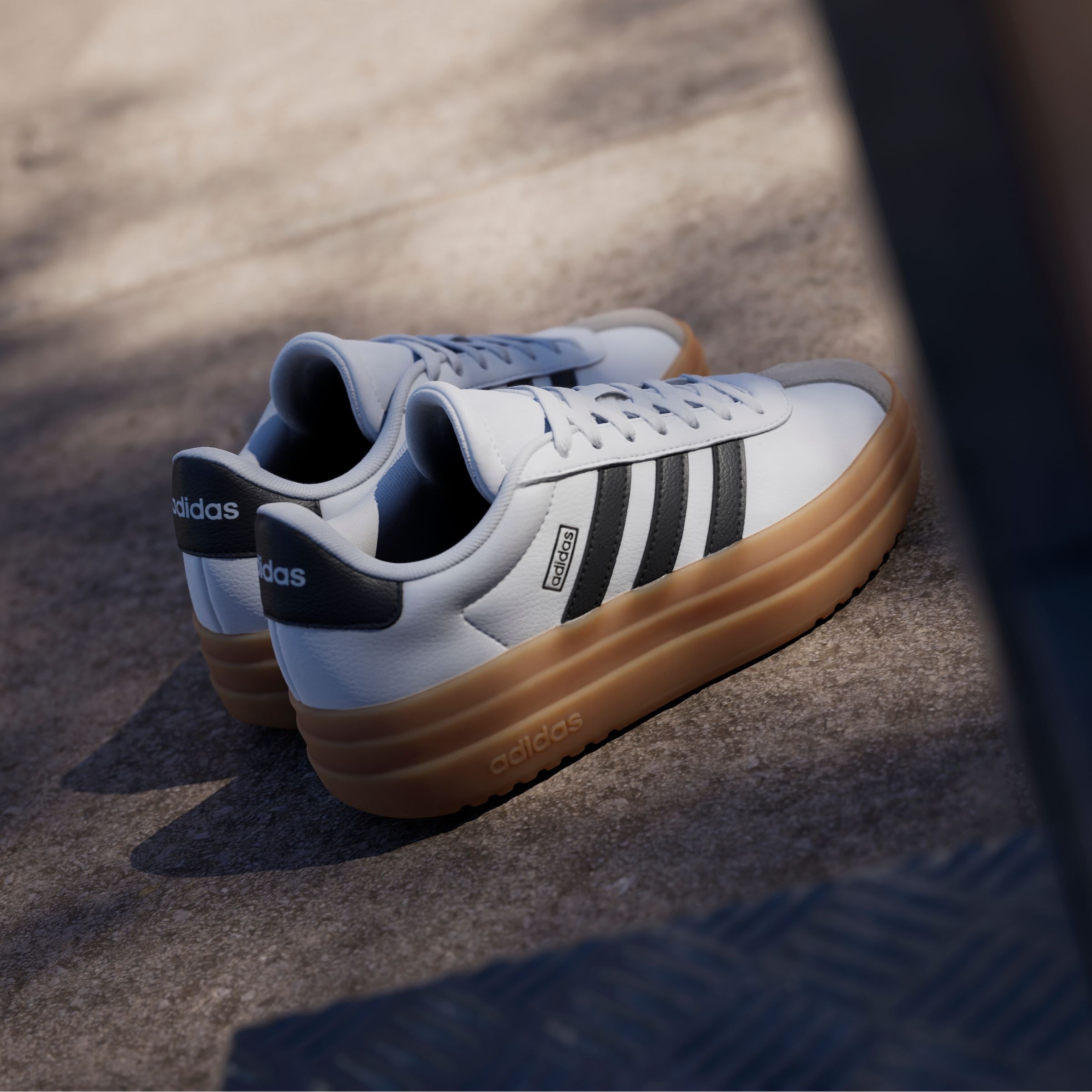 adidas Sportswear Sneaker »VL COURT BOLD LIFESTYLE KIDS«  Design auf den Spuren des adidas Gazelle Bold, für Kinder