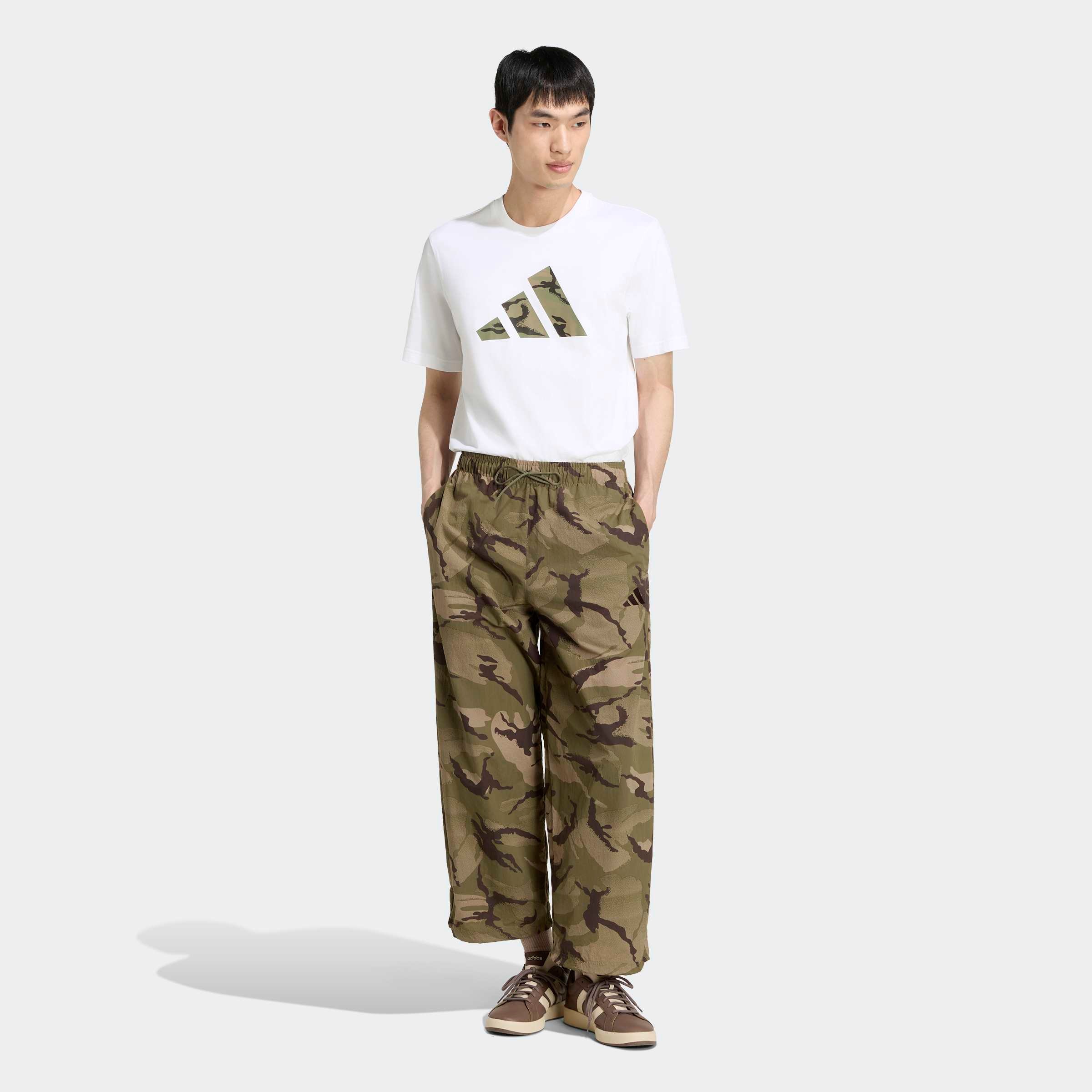 adidas Sportswear T-shirt »M CAMO LOGO T« mit Rundhalsausschnitt, ohne Verschluss, aus Baumwolle, normale Länge