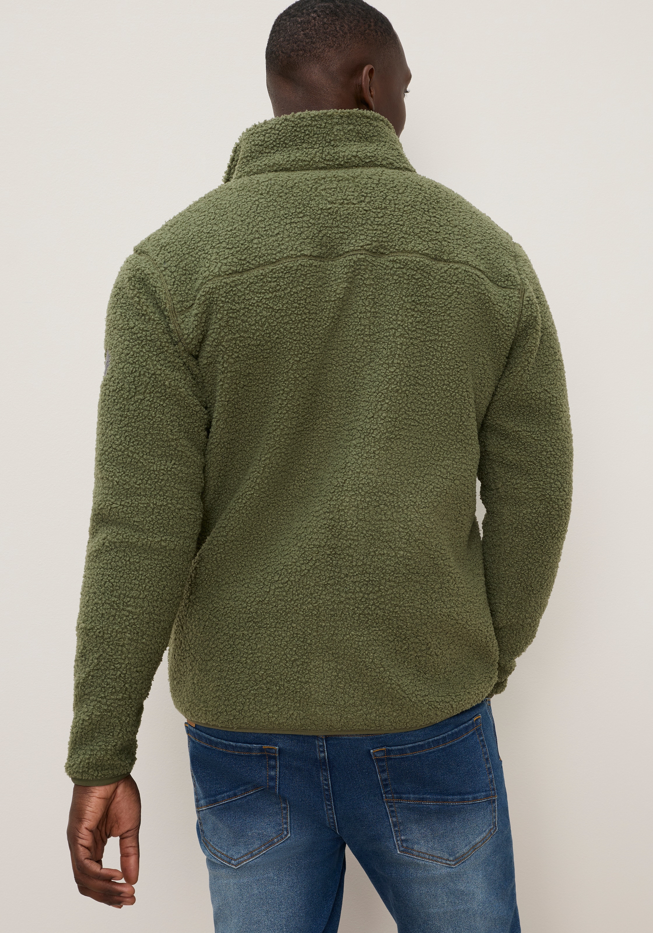 KangaROOS Fleecejacke hüftlang, figurumspielend, aus Plüsch-Material