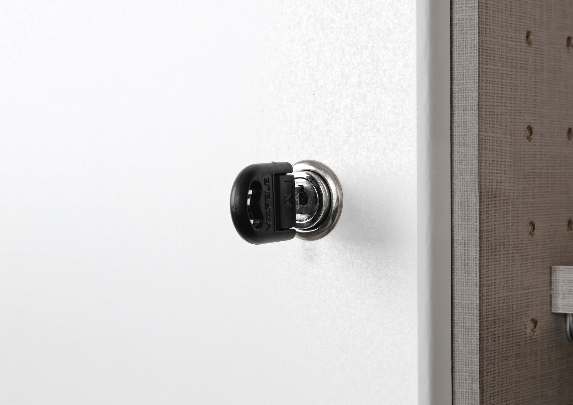 rauch Armoire multi-usages »Garderobe Kleiderschrank Schrank Schuhschrank Putzschrank MINOSA« Largeurs 47/69/91/136 cm, hauteurs 197/210 cm,  en 4 largeurs avec de nombreux plateaux amovibles pour beaucoup de rangement MADE IN GERMANY