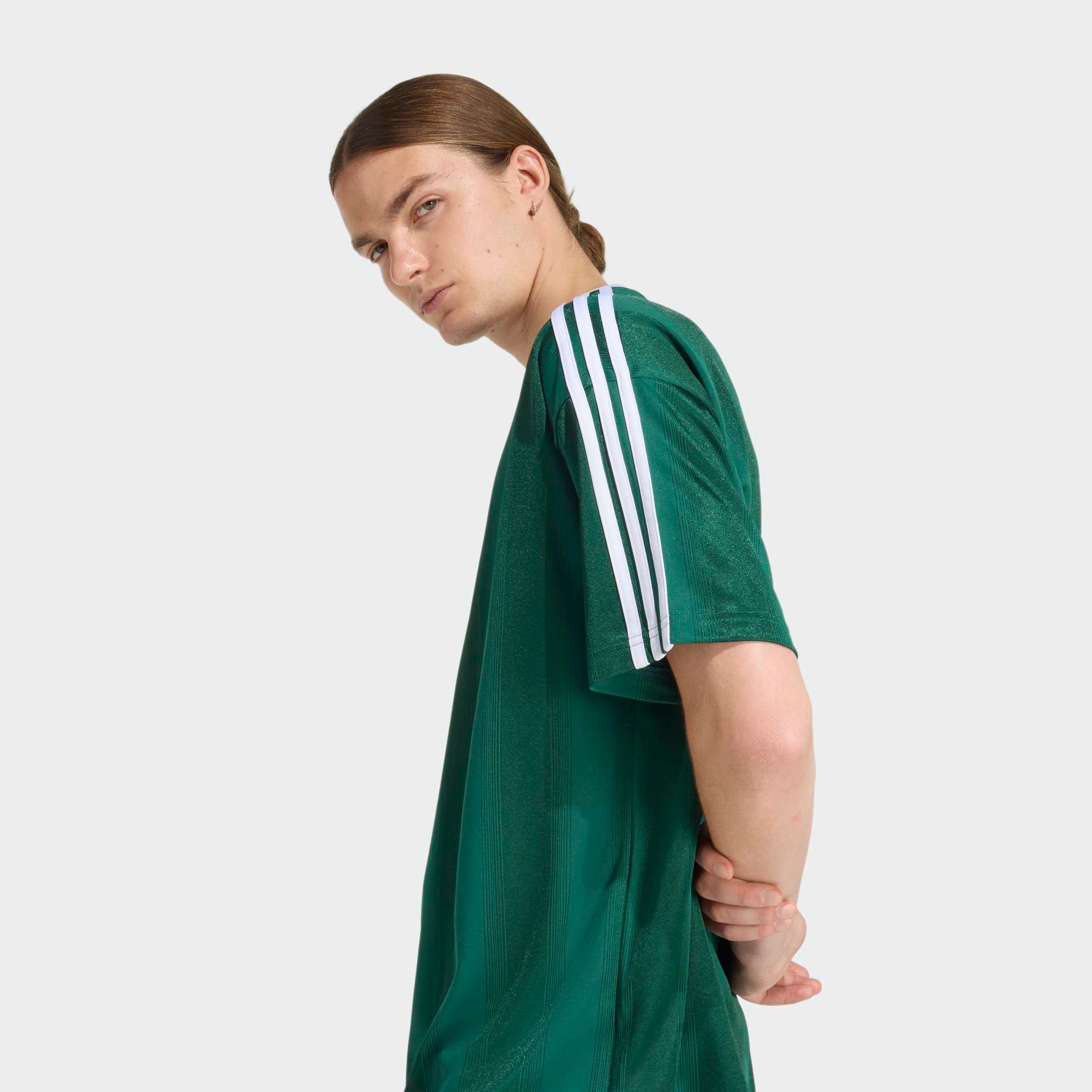 adidas Originals T-shirt »ADIDAS ADICOLOR JACQUARD TRIKOT« lockere Passform, Rundhalsausschnitt, mit klassischem Trefoil Logo