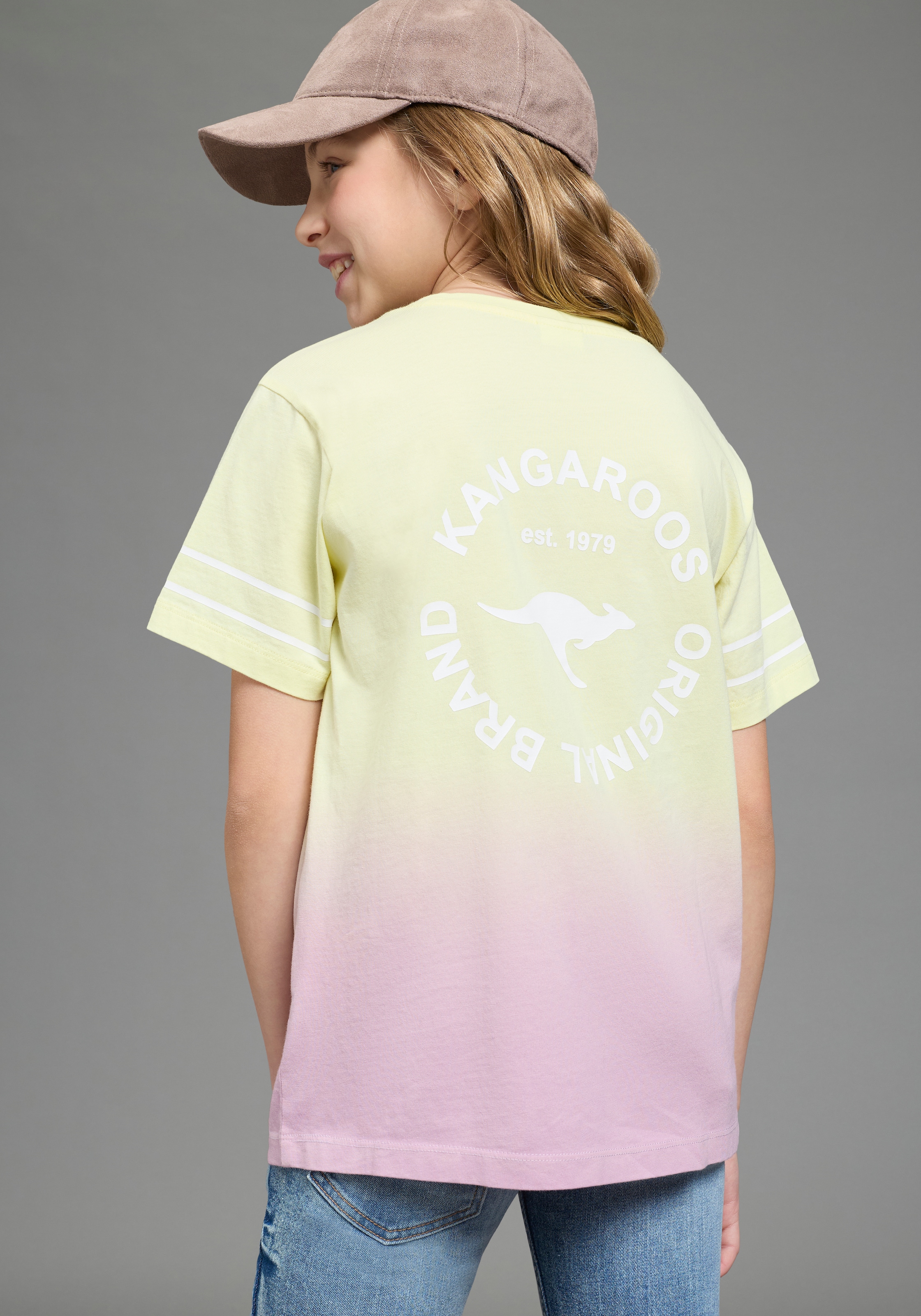 KangaROOS T-Shirt »Kangaroos mit trendigem Farbverlauf« kurzärmelig,  bequeme Passform,  mit Logodruck,  Rundhalsausschnitt