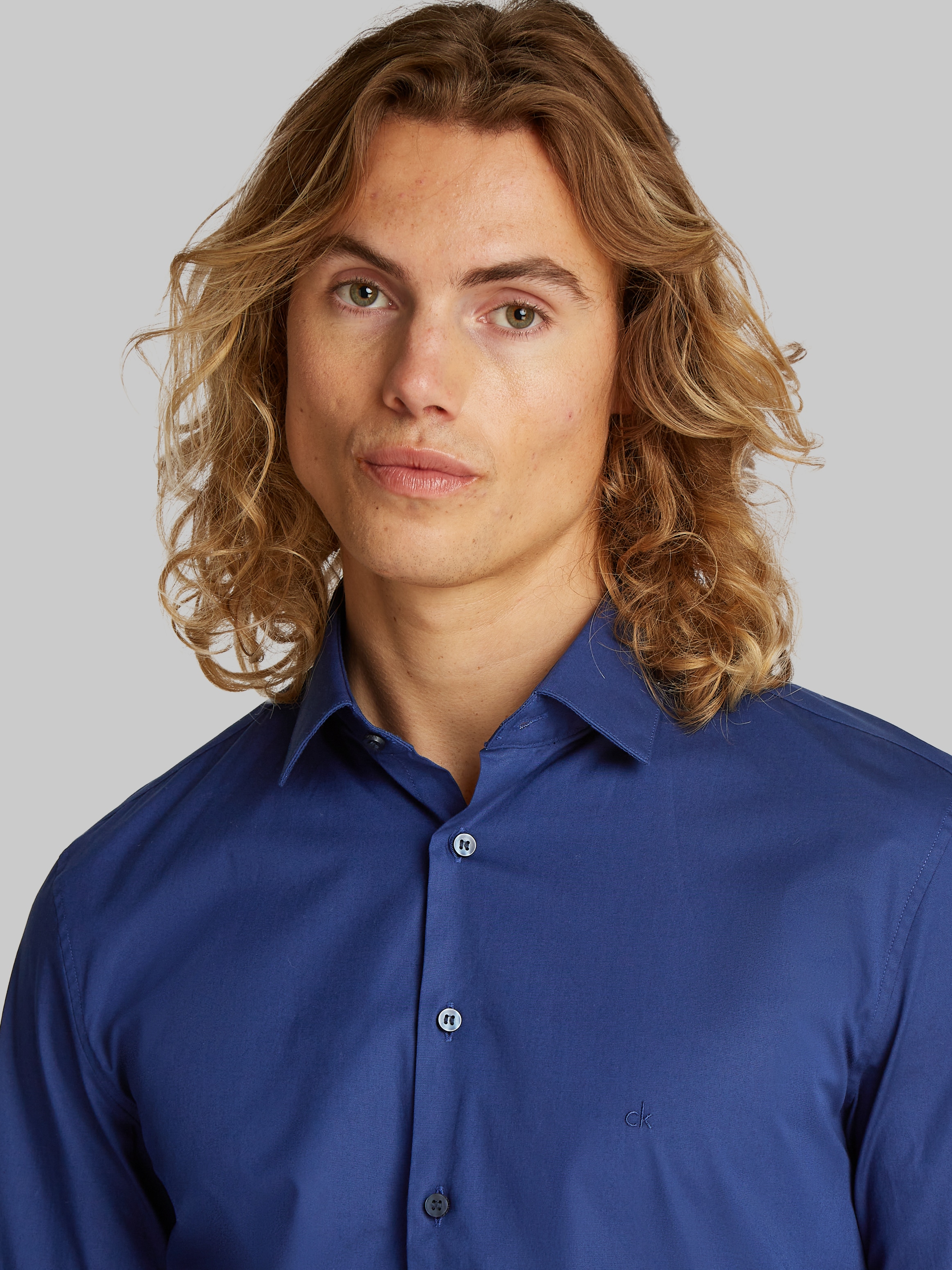 Calvin Klein Businesshemd »POPLIN STRETCH SLIM SHIRT« mit Kentkragen, Logoprint auf Brusthöhe