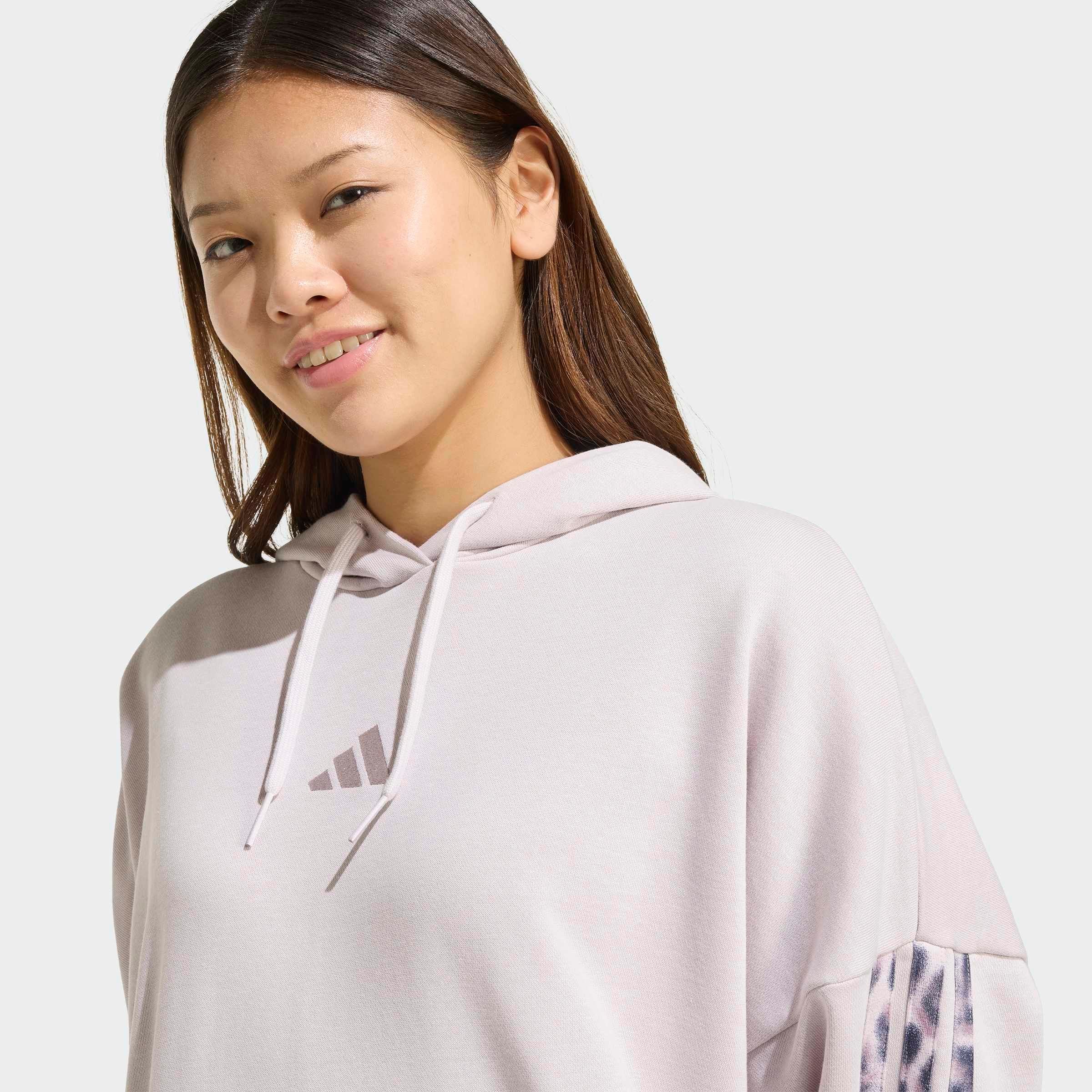 adidas Sportswear Sweat à capuche »SEASONAL ESSENTIALS LEOPARDENPRINT FRENCH TERRY HOODIE MIT 3-STREIFEN«
