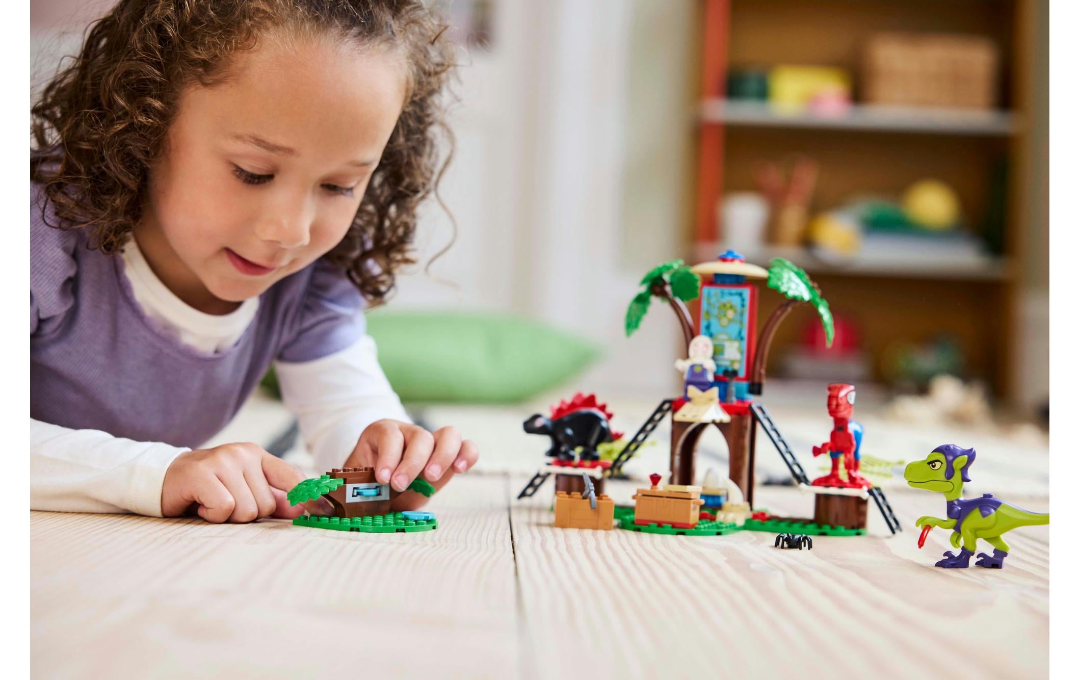 LEGO® Spielbausteine »Marvel Showdown am Baumhaus«