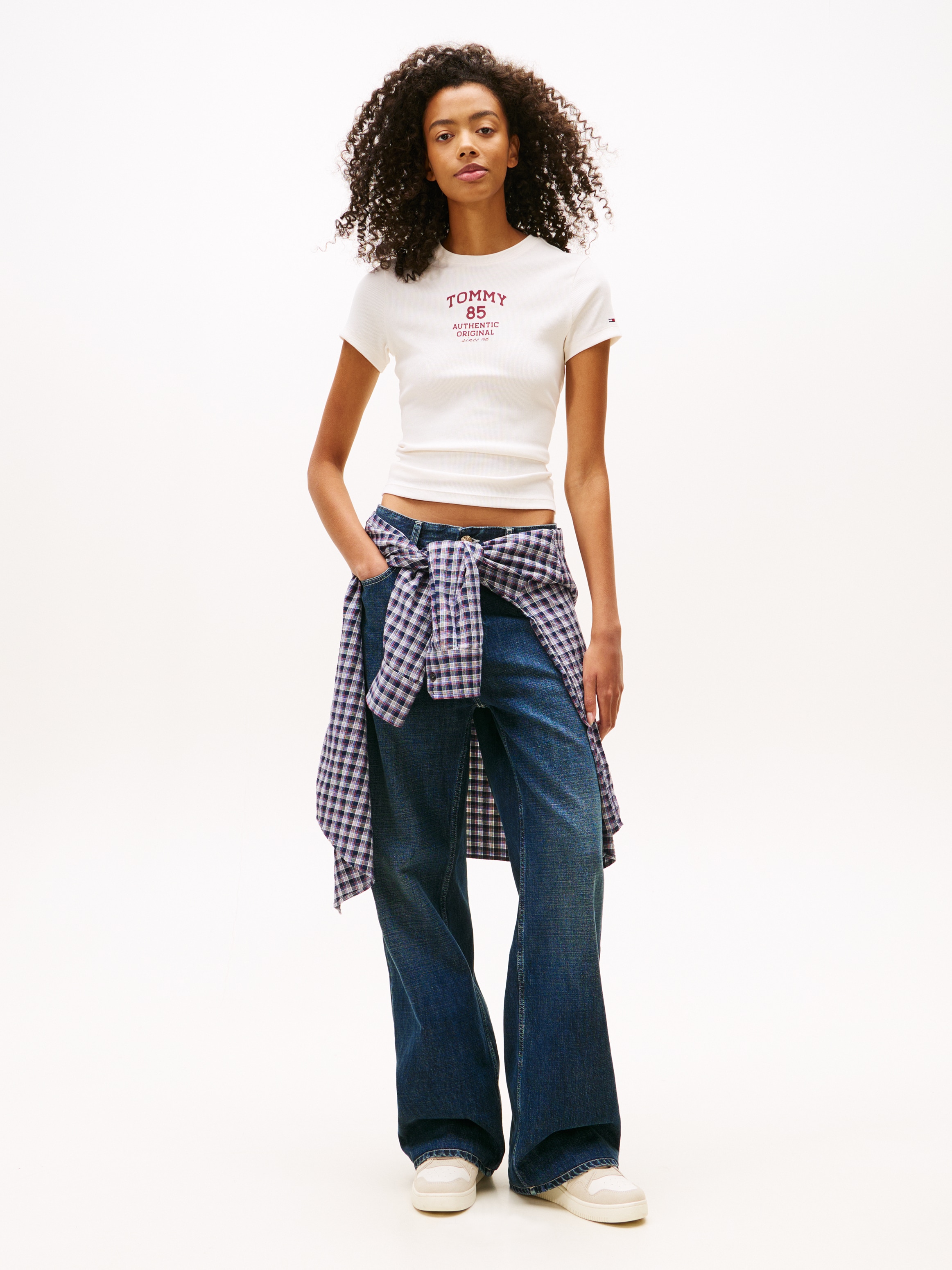 Tommy Jeans Kurzarmshirt »TJW SLIM TOMMY 85 RIB SS TEE« in gerippter Struktur