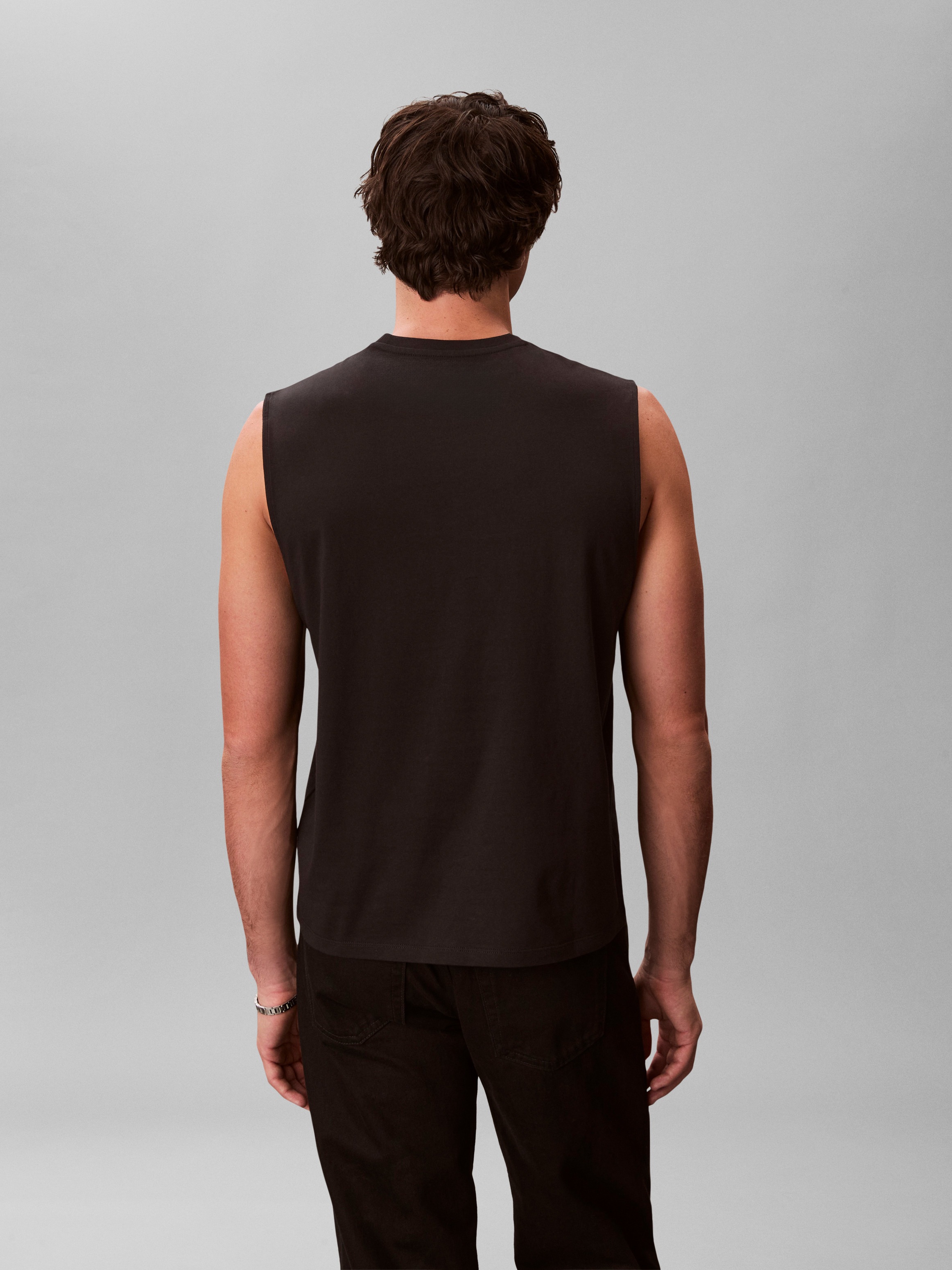 Calvin Klein Tanktop »JERSEY BADGE MUSCLE TANK« Regular fit mit Rundhalsausschnitt