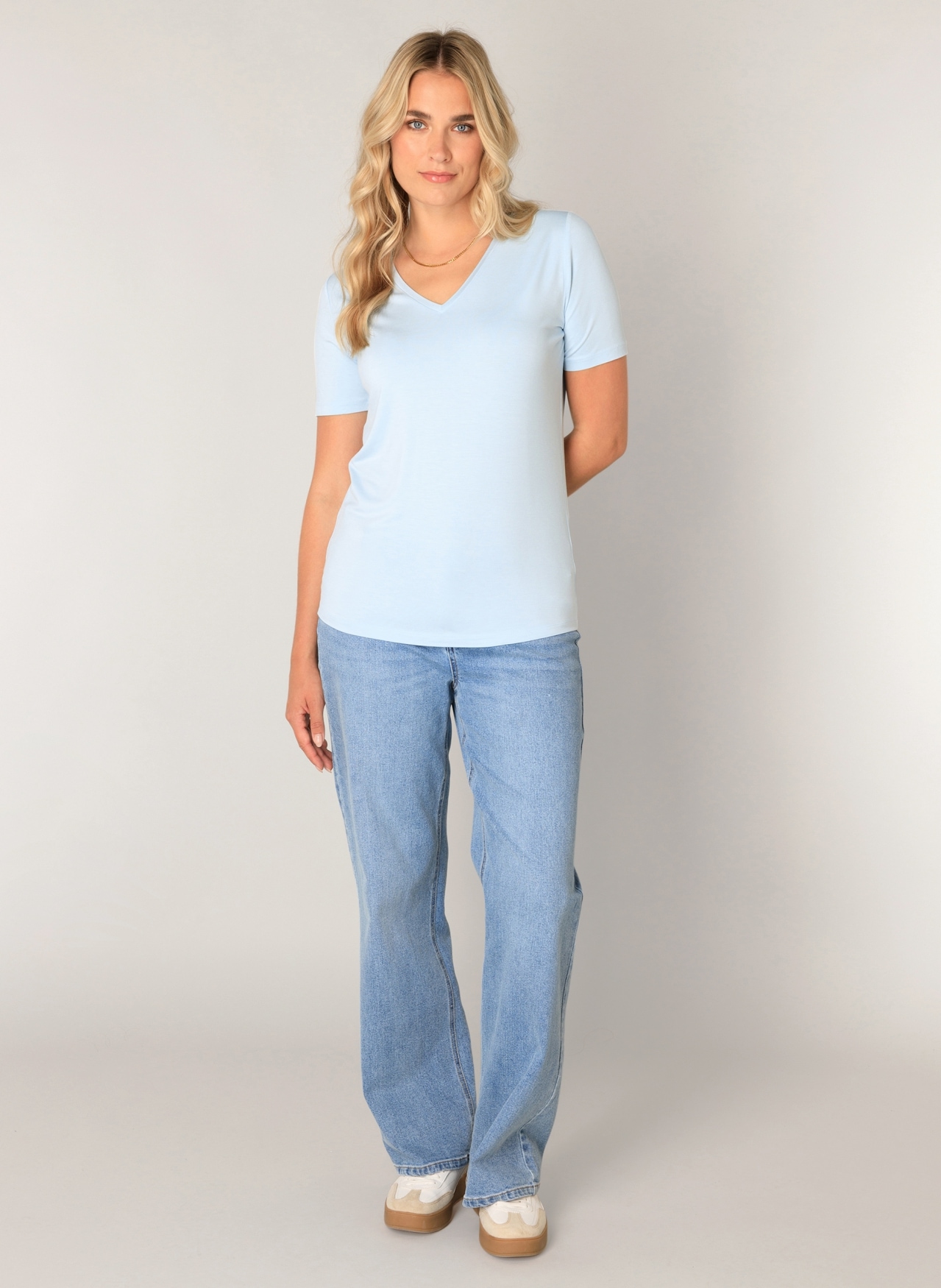 Base Level T-Shirt »Yanic« mit V-Ausschnitt