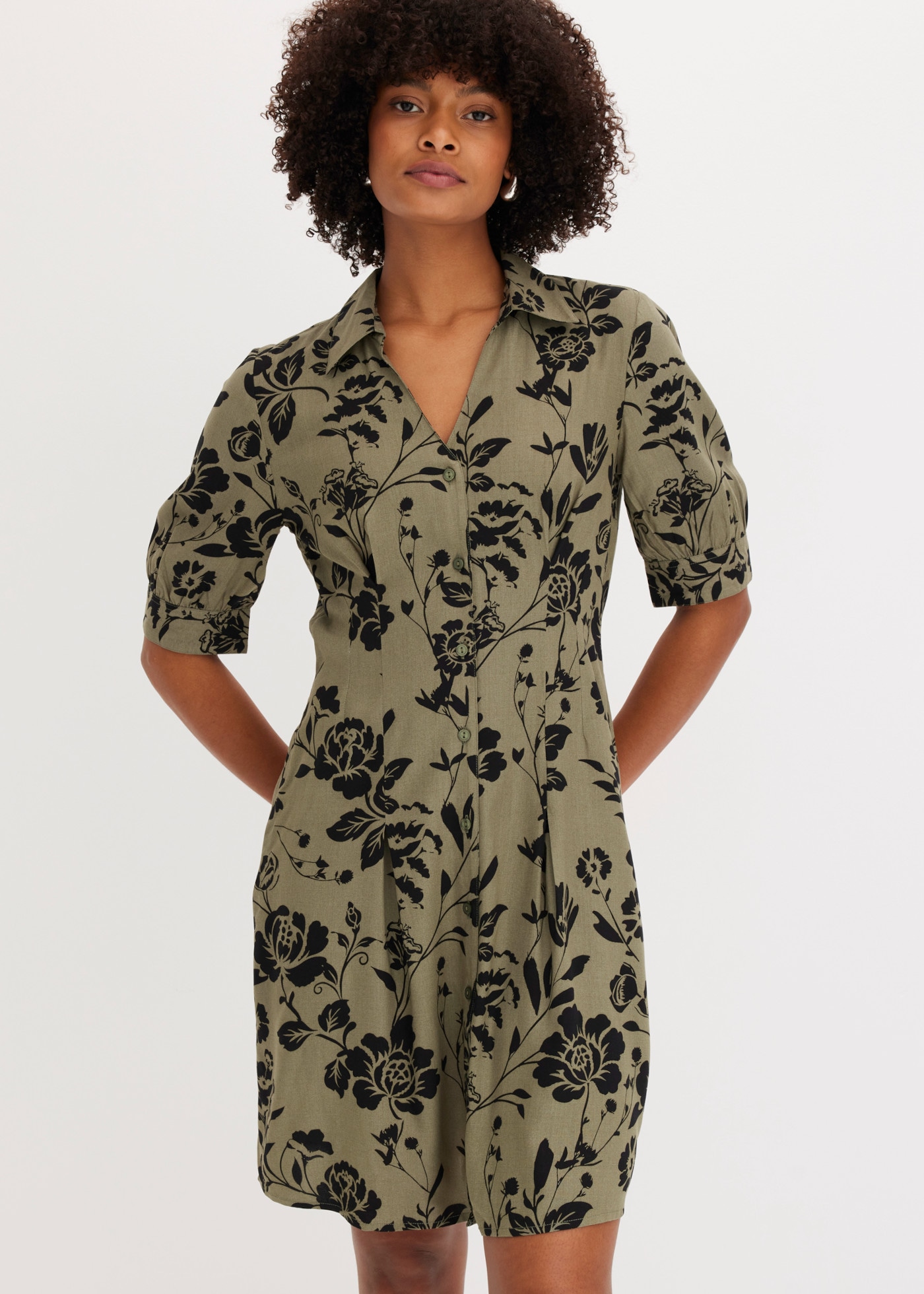 bonprix Blusenkleid aus Viskose, mit Knopfleiste, ausgestellte Passform, mit 3/4-Ärmeln