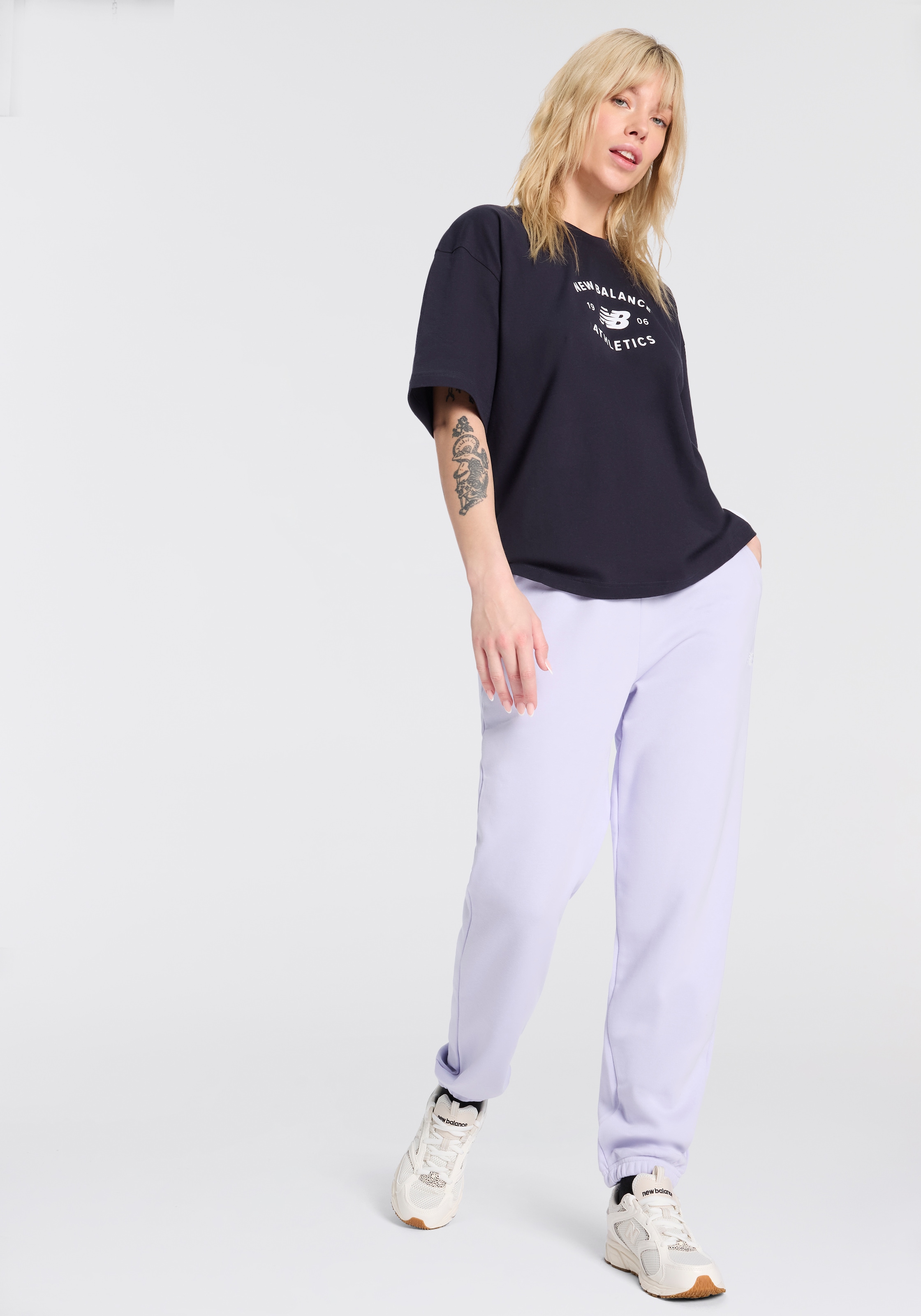 New Balance T-shirt »REIMAGINED OVERSIZED T-SHIRT« sportif, pour les moments quotidiens sportifs, avec un design épuré