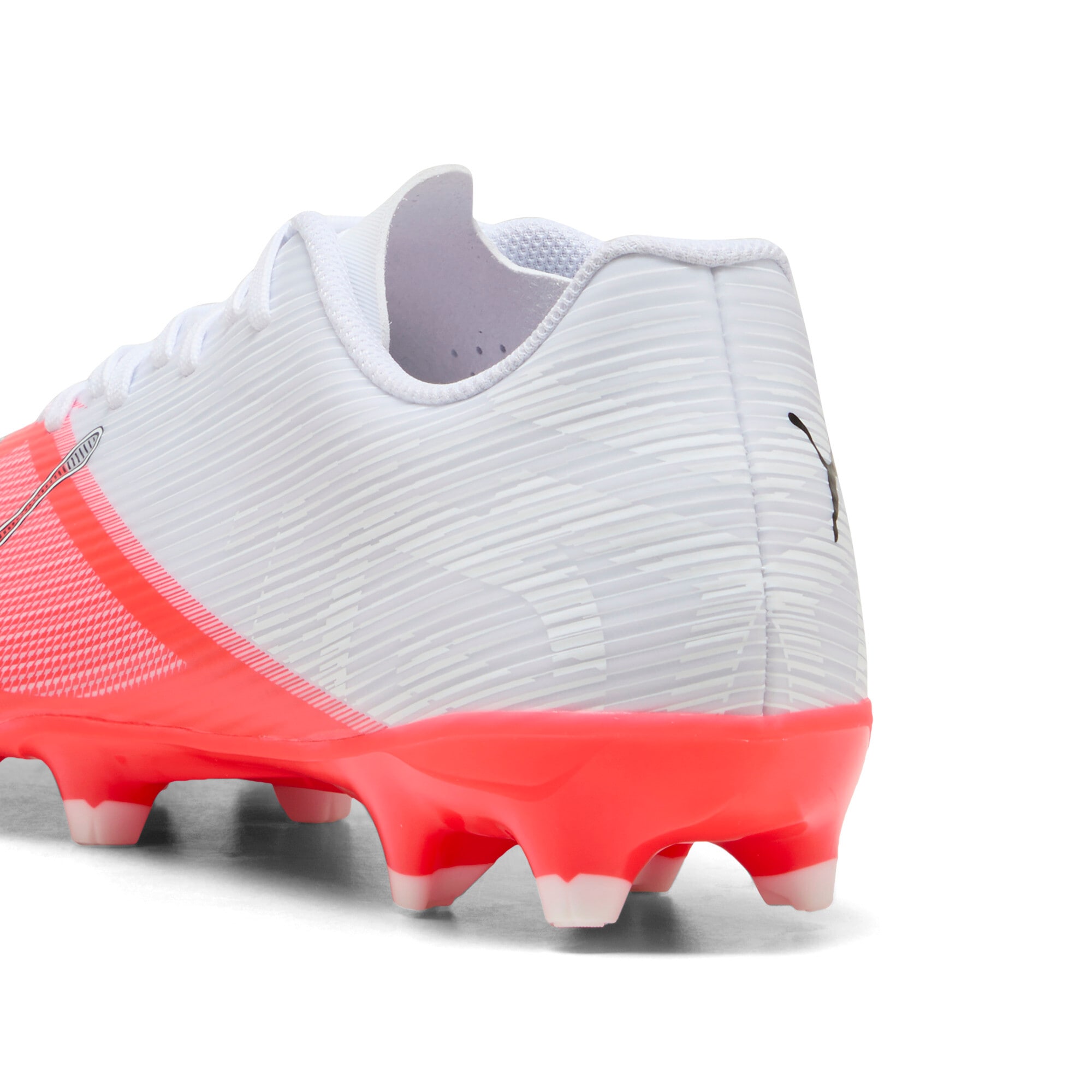 PUMA Chaussure de football »ULTRA 7 PLAY FGAG«  Pour pelouses et terrains synthétiques