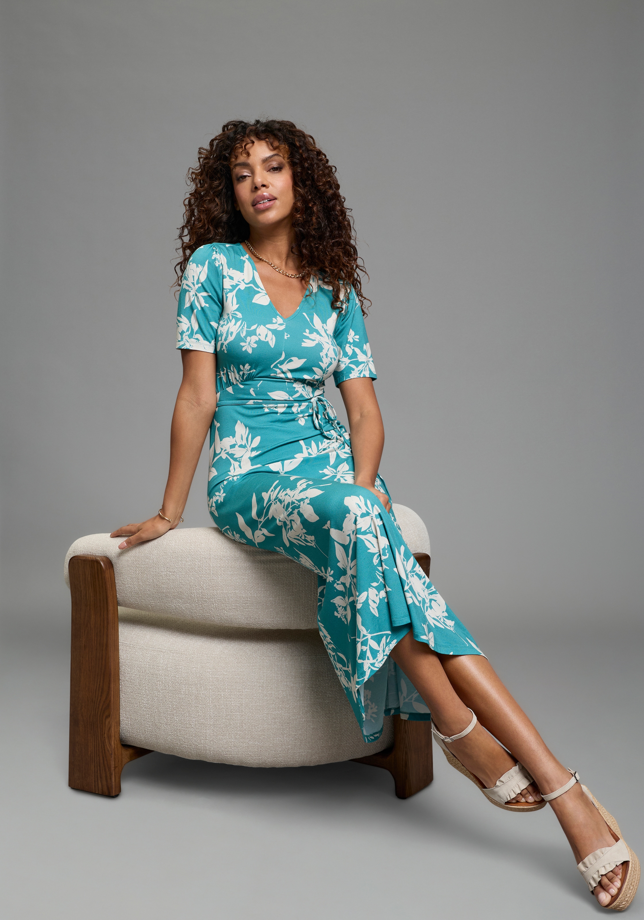 Laura Scott Robe midi in floralem Druck, aus Viskose und Elasthan