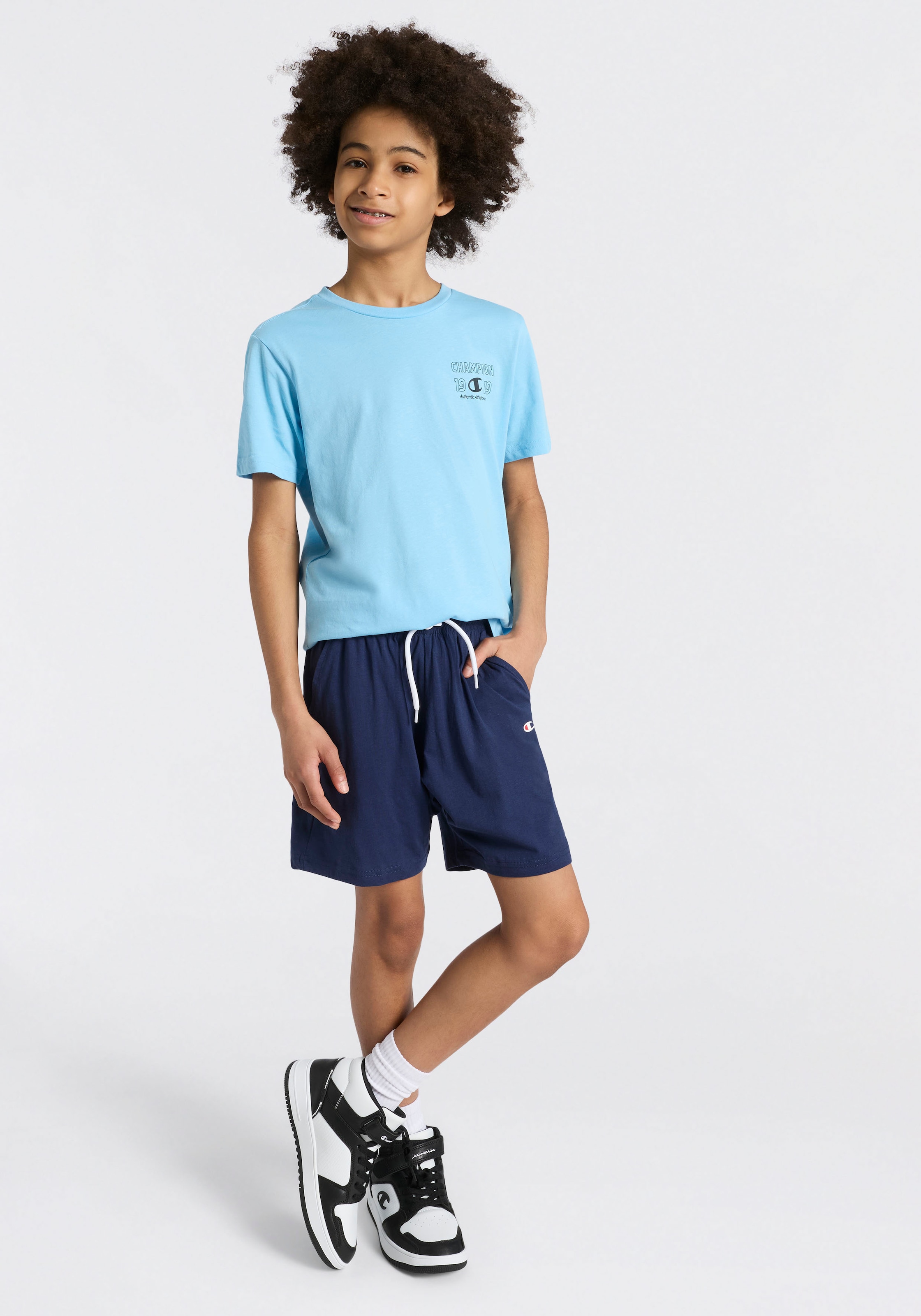 Champion T-Shirt & Shorts »Graphic T-Shirt and Shorts Set« 2 tlg. für sportliche Aktivitäten, leichtes Tragegefühl