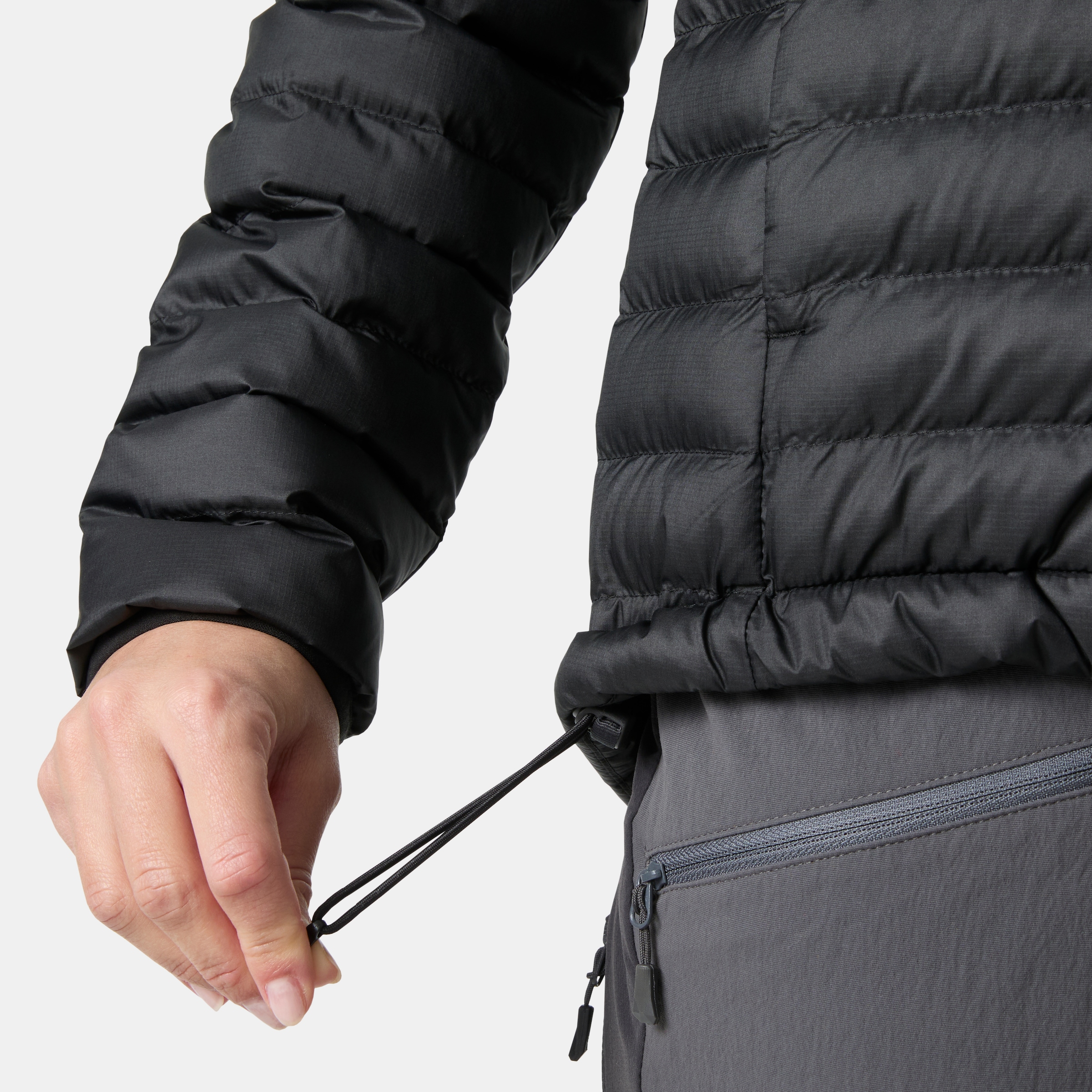 Helly Hansen Veste matelassée »W SIRDAL HOODED INSULATOR« avec isolation Ecoloft, tissu extérieur Ripstop résistant