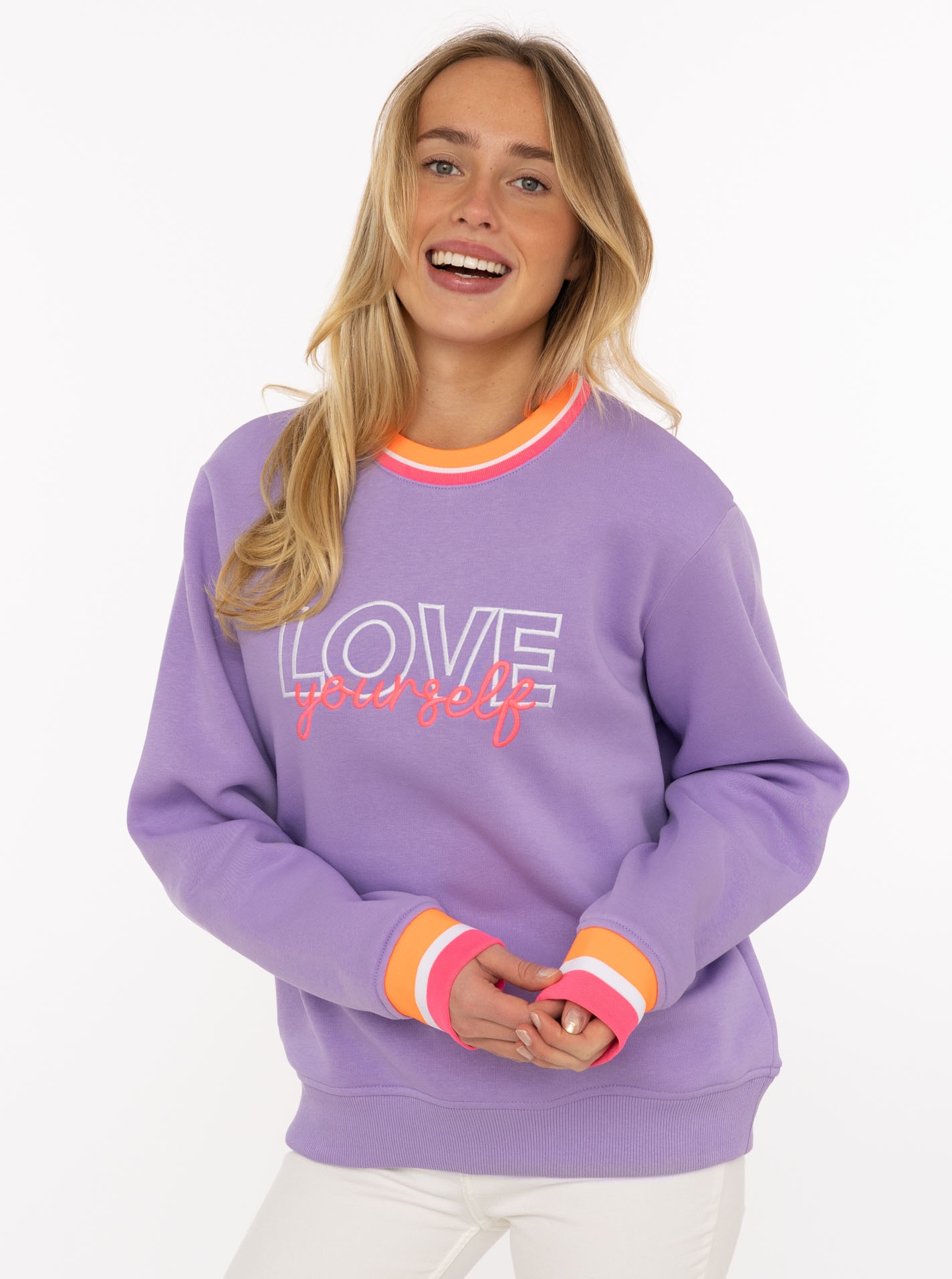 Zwillingsherz Hoodie »"Love Yourself"«, Rundhals, gestreifte Neon-Bündchen, gestickter Schriftzug
