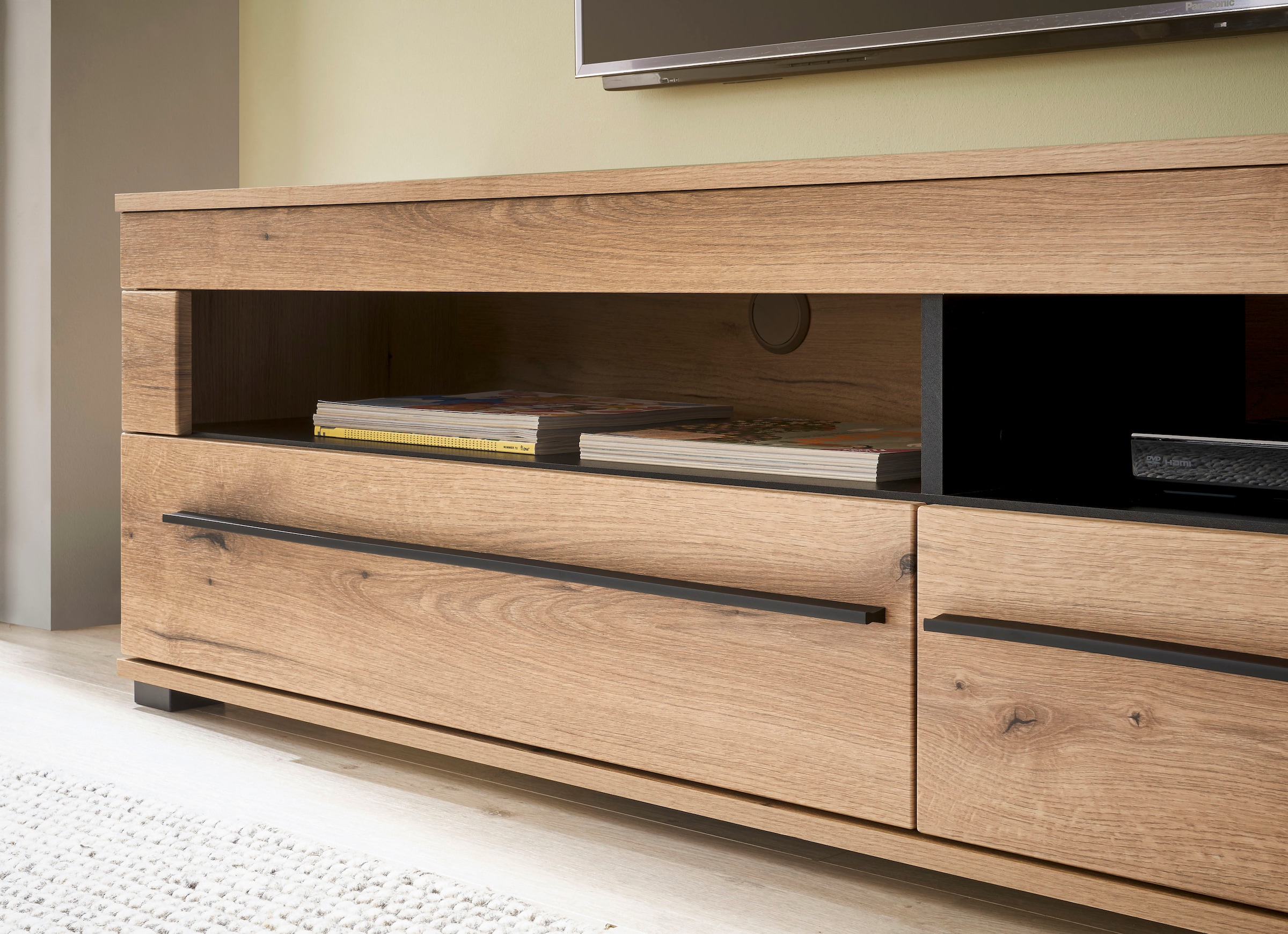 Home affaire Lowboard »modernes TV-Unterteil, Kommode in Eiche Evoke oder weiss« schwarze Stangengriffe, ausreichend Stauraum, vielseitig einsetzbar