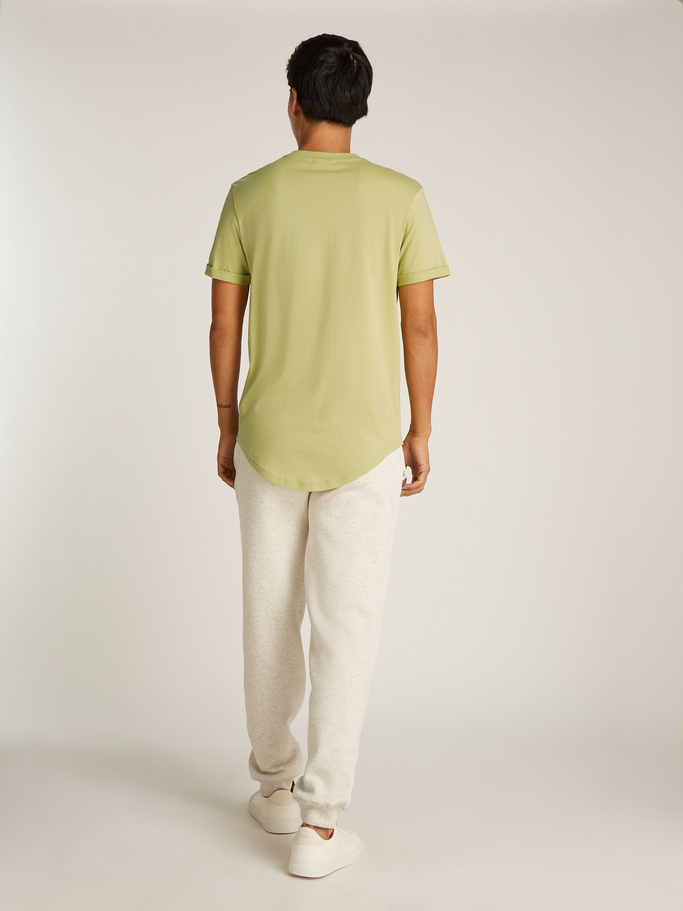 Calvin Klein Jeans T-shirt »BADGE TURN UP SLEEVE« mit Logopatch