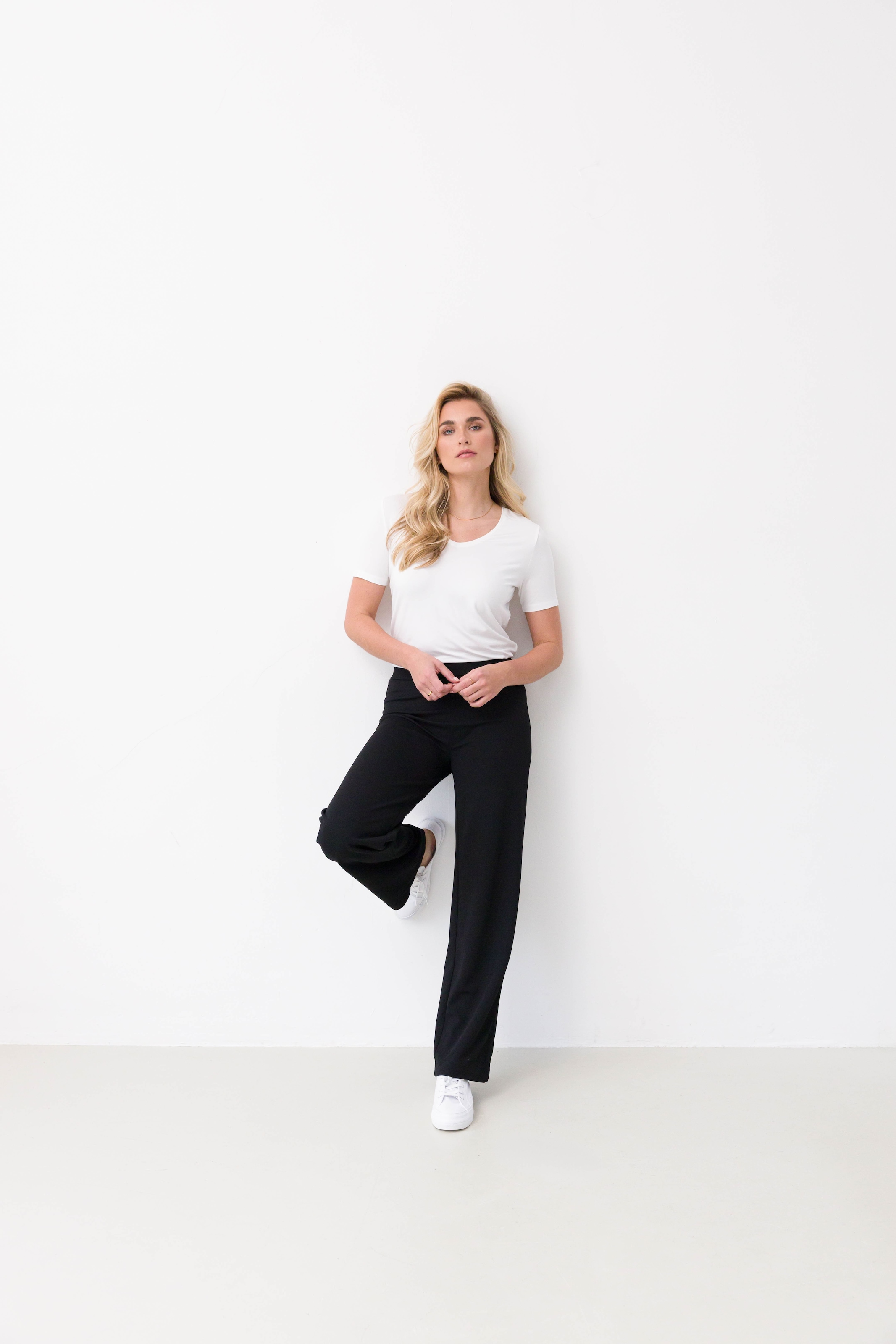 Base Level Pantalon en tissu  Sommerhose mit Schlag und Elasthan