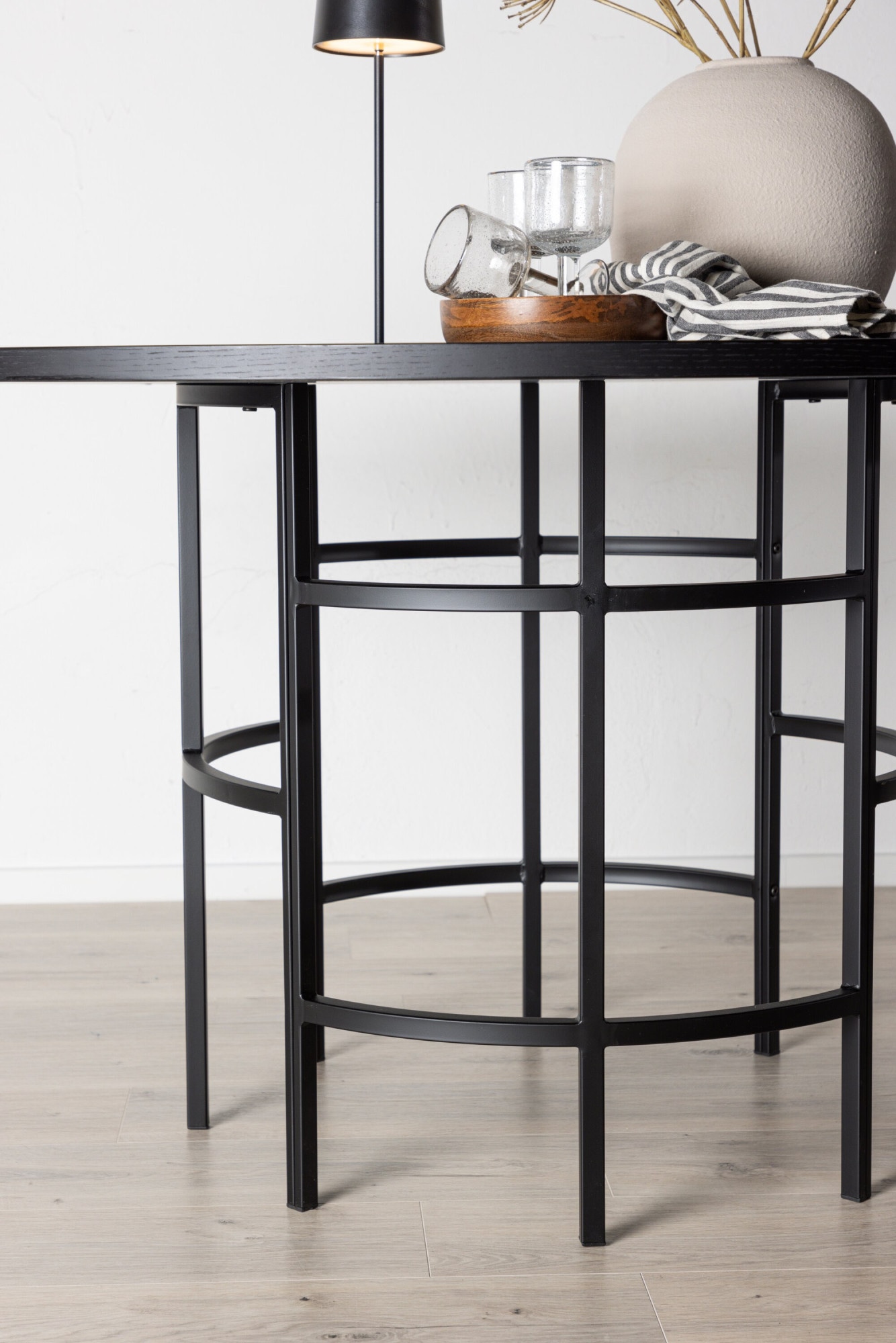 Venture Home Esstisch »Copenhagen, runder Esstisch in elegantem Schwarz, Ø 140 cm« Esszimmertisch, MDF, Holzfurnier-Optik, Metallgestell, rund, modern