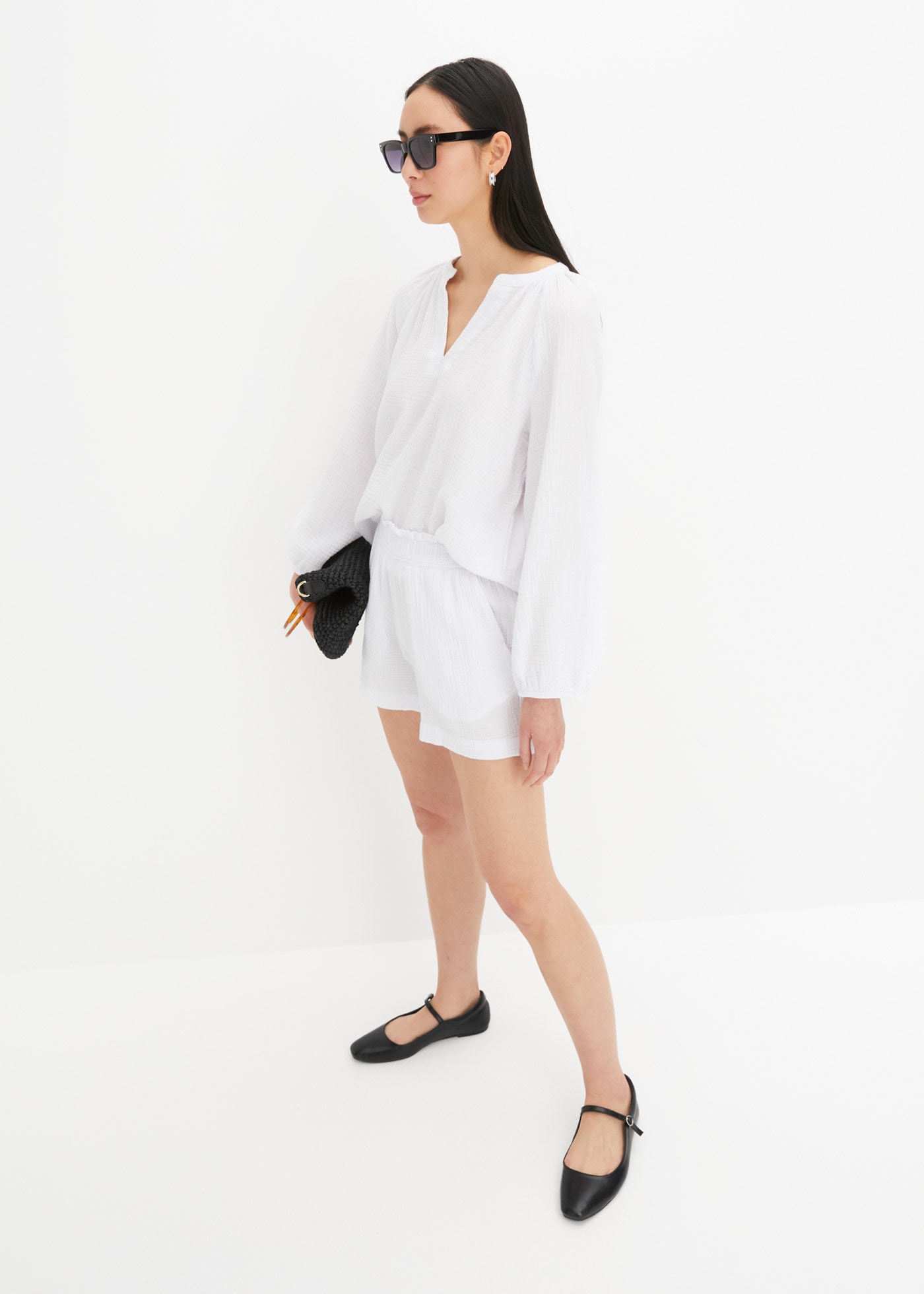 bonprix Shirtbluse »Oversize-Bluse aus Musselin« Oversize-Passform, mit V-Ausschnitt, aus Baumwolle, 3/4-Ärmeln