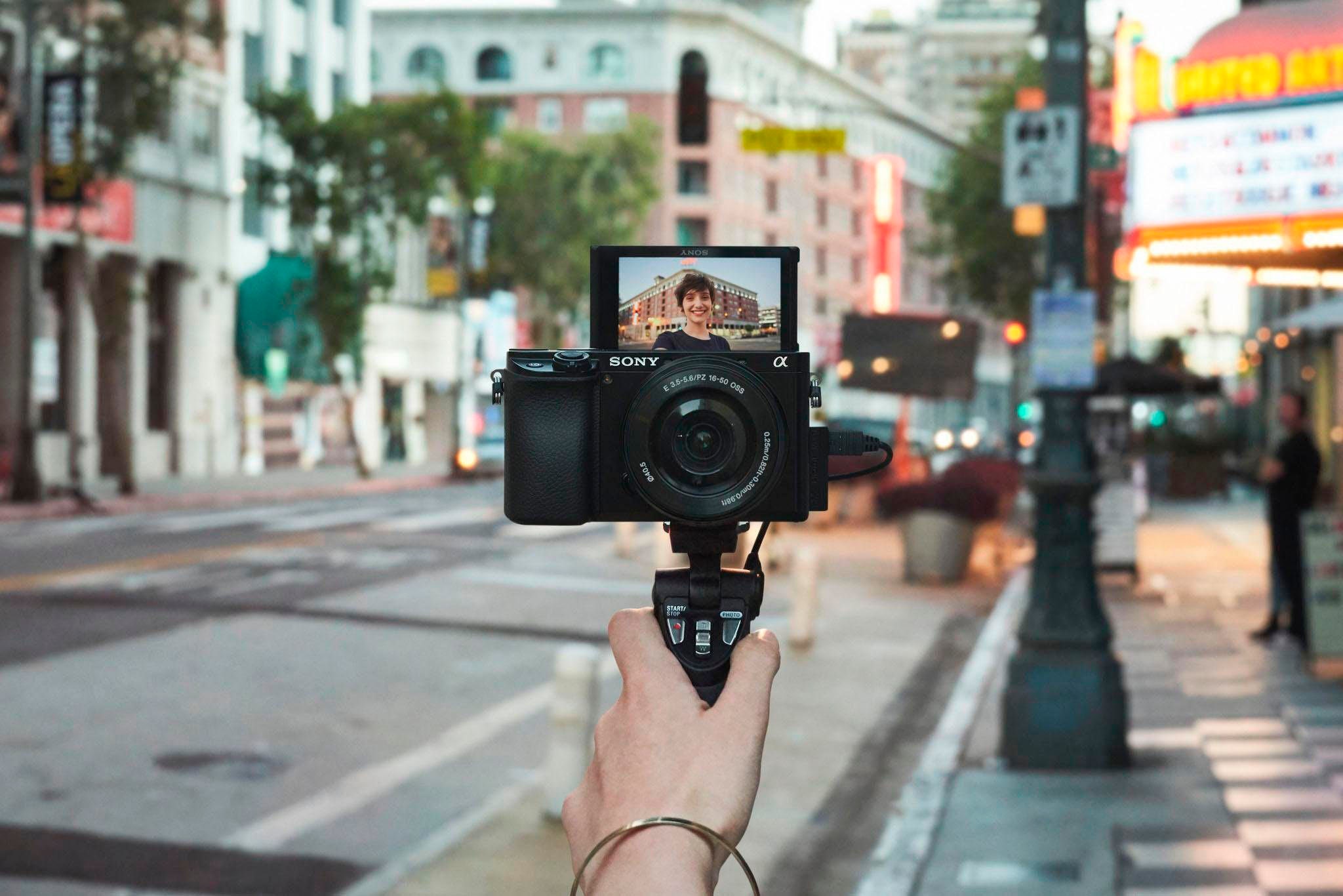 Sony Appareil photo compact »Alpha 6100 + 16-50mm Objektiv« , 24,2