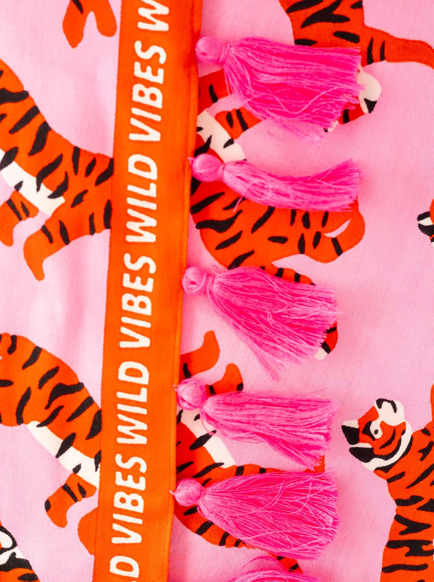 Zwillingsherz Foulard triangulaire »"Wild Vibes"« avec pompons, coloré, inscription wild vibes, surface brillante
