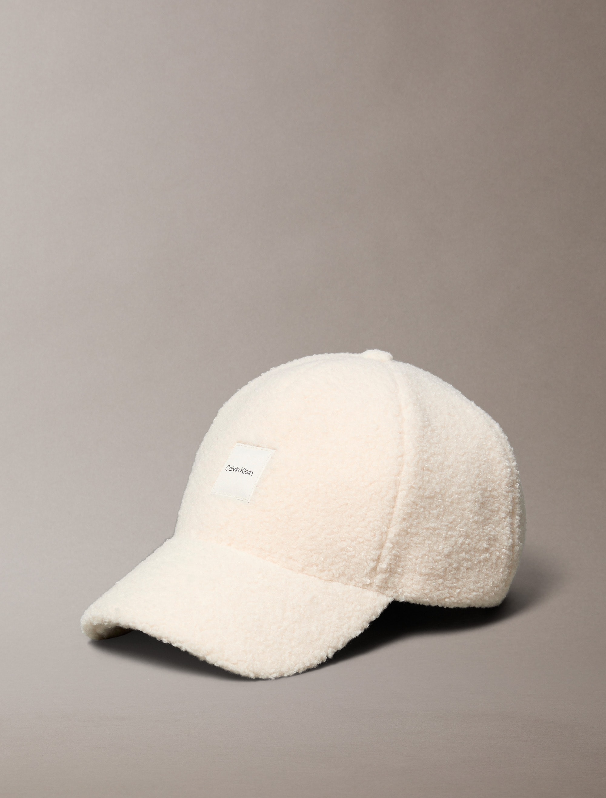 Calvin Klein Casquette de baseball »BOUCLE w PATCH CAP« Mit festem Schirm