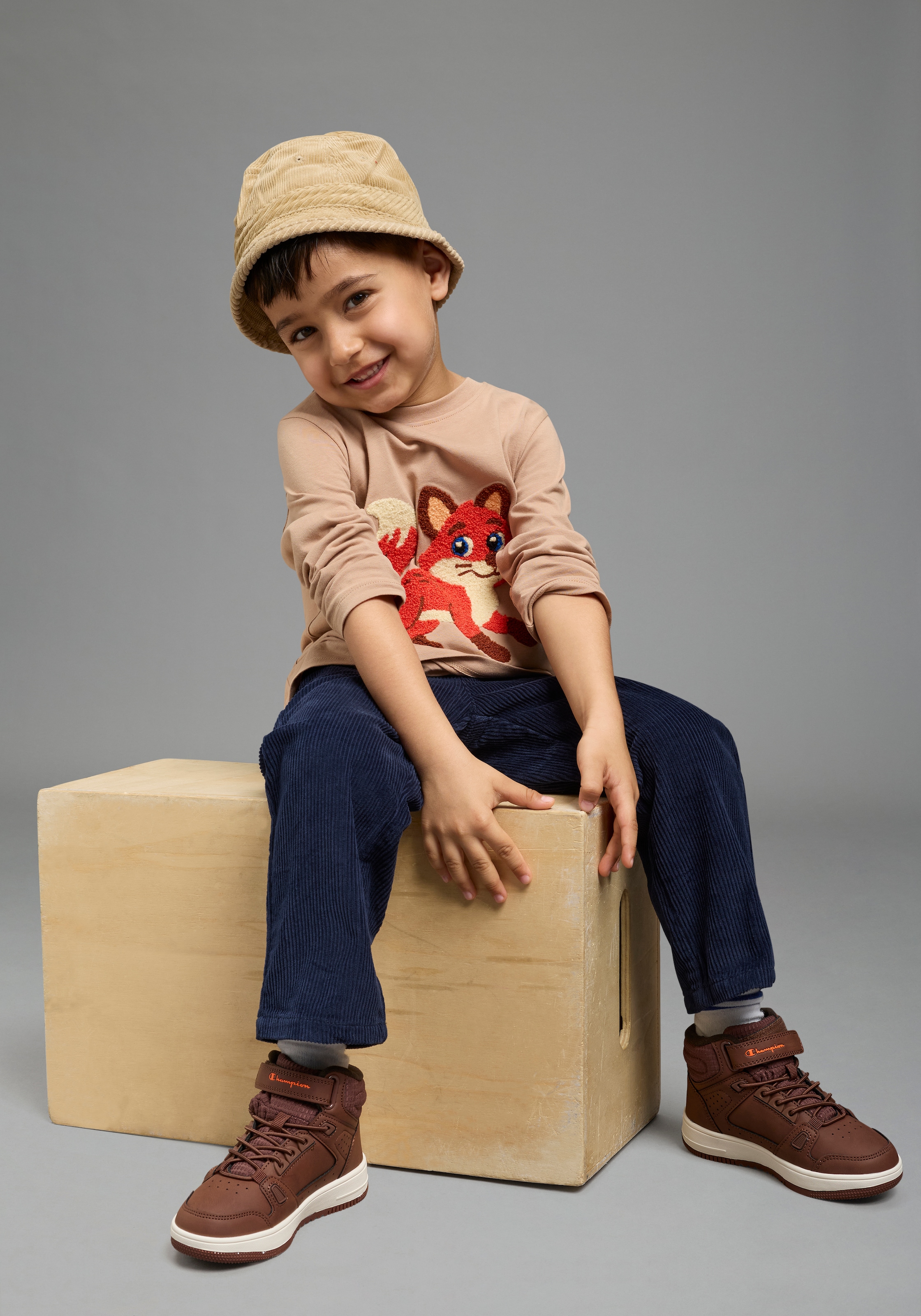 KIDSWORLD Langarmshirt »Shirt mit grosser Fuchs Frottee-Applikation« hüftlange Basic-Passform, Langarm-Design, mit Stickerei